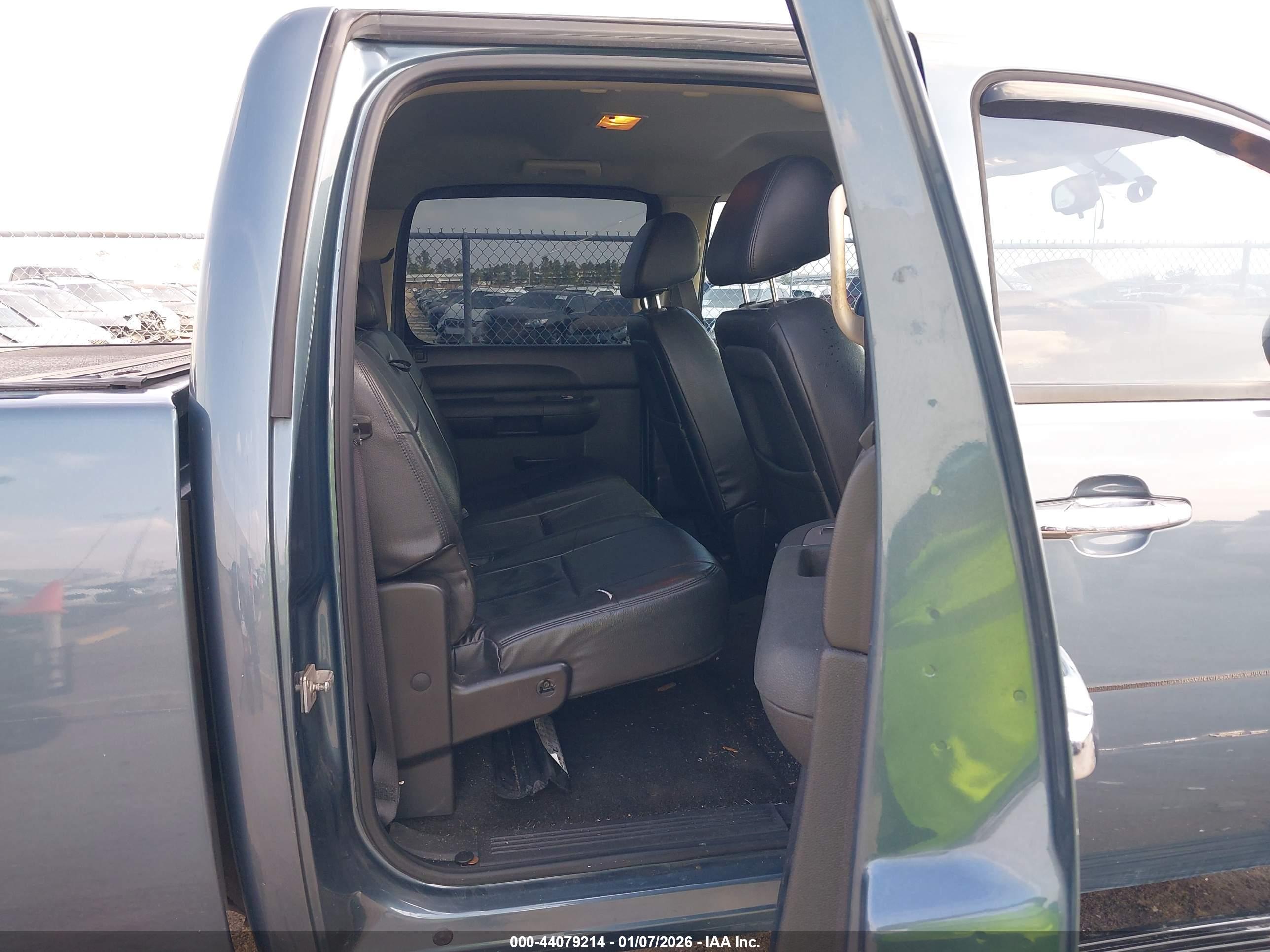 GMC SIERRA image 8
