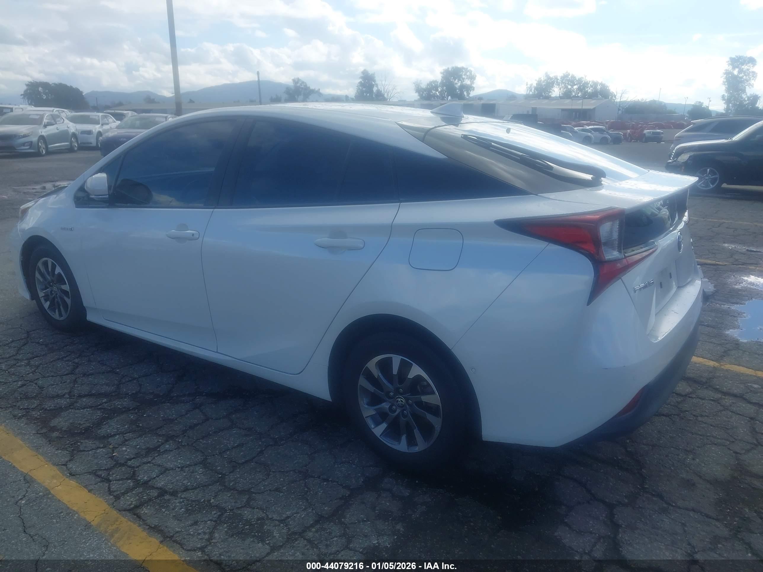 TOYOTA PRIUS image 3