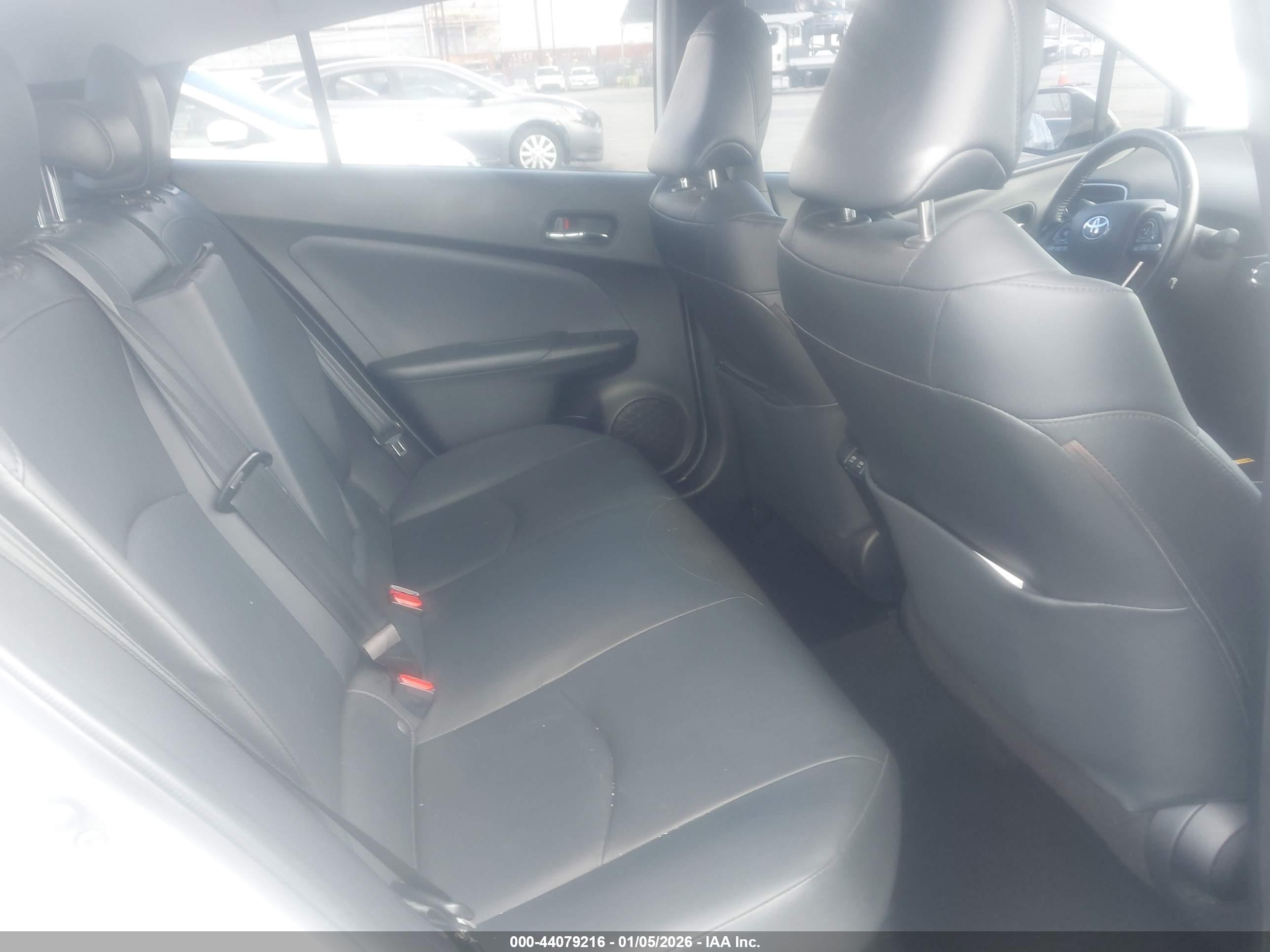 TOYOTA PRIUS image 8