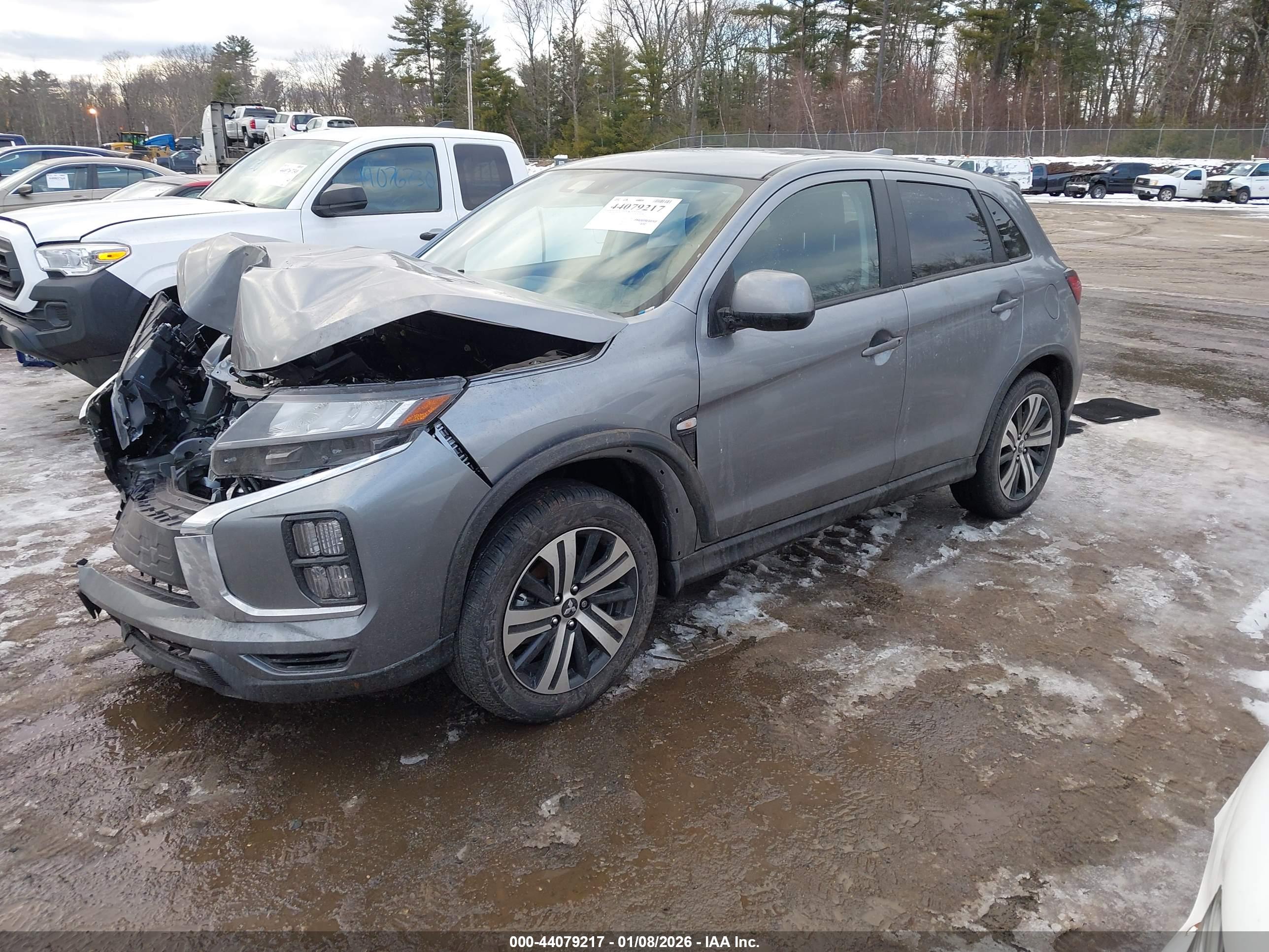 MITSUBISHI OUTLANDER image 2