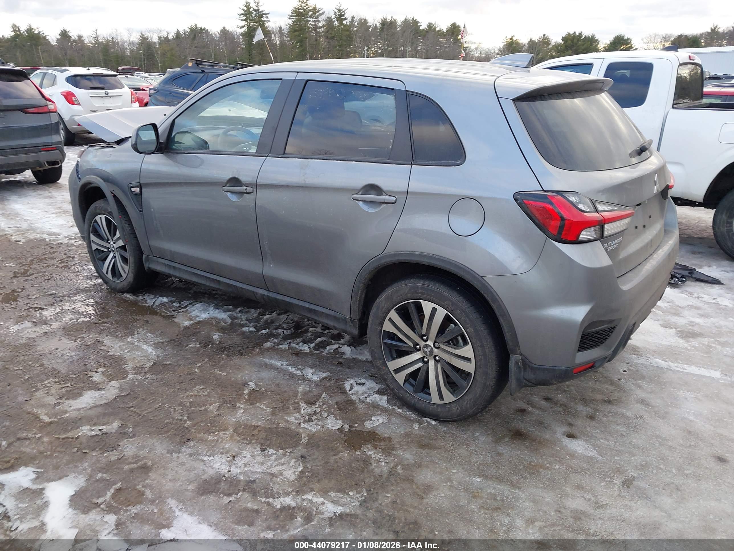 MITSUBISHI OUTLANDER image 3