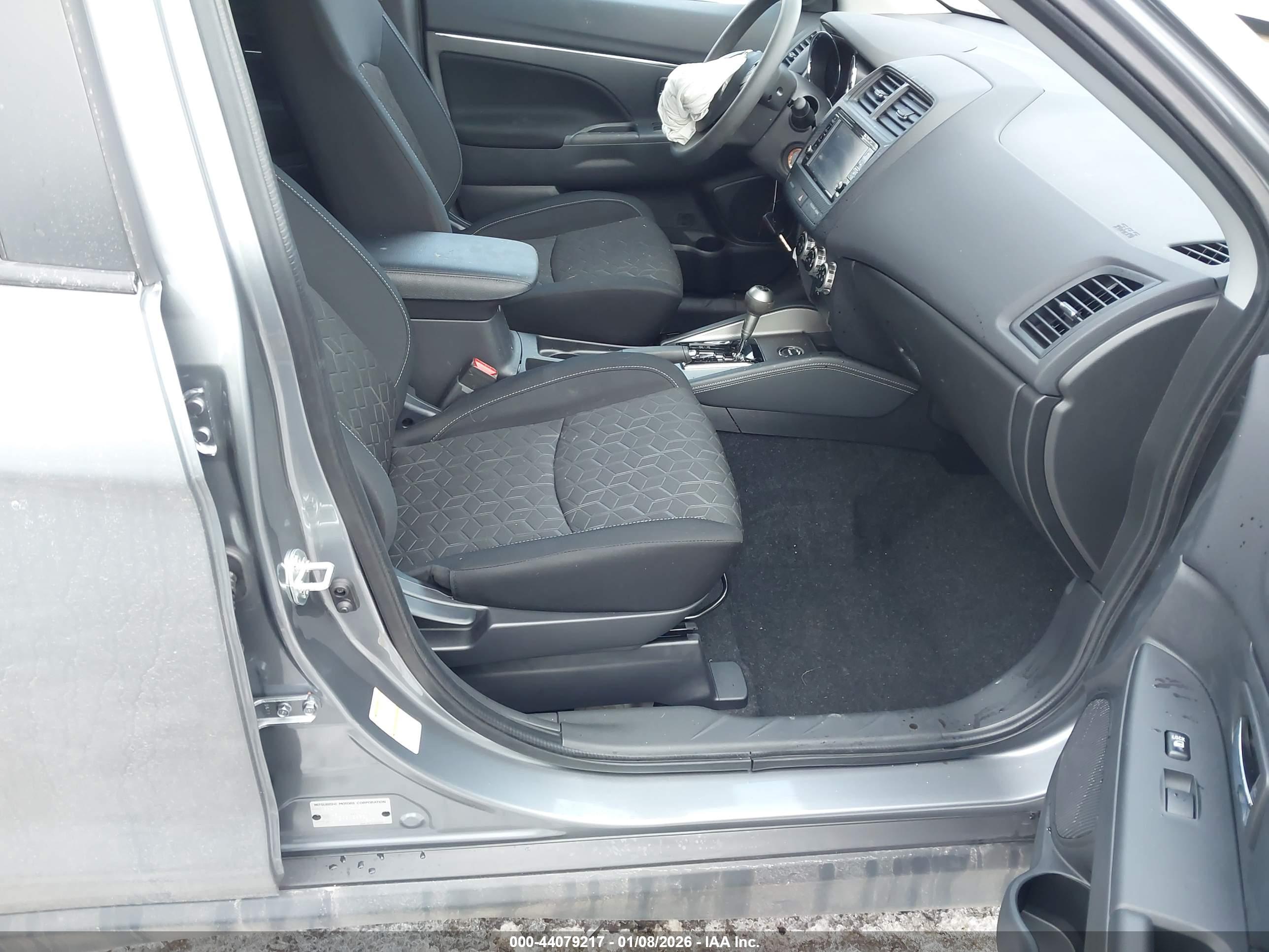 MITSUBISHI OUTLANDER image 5