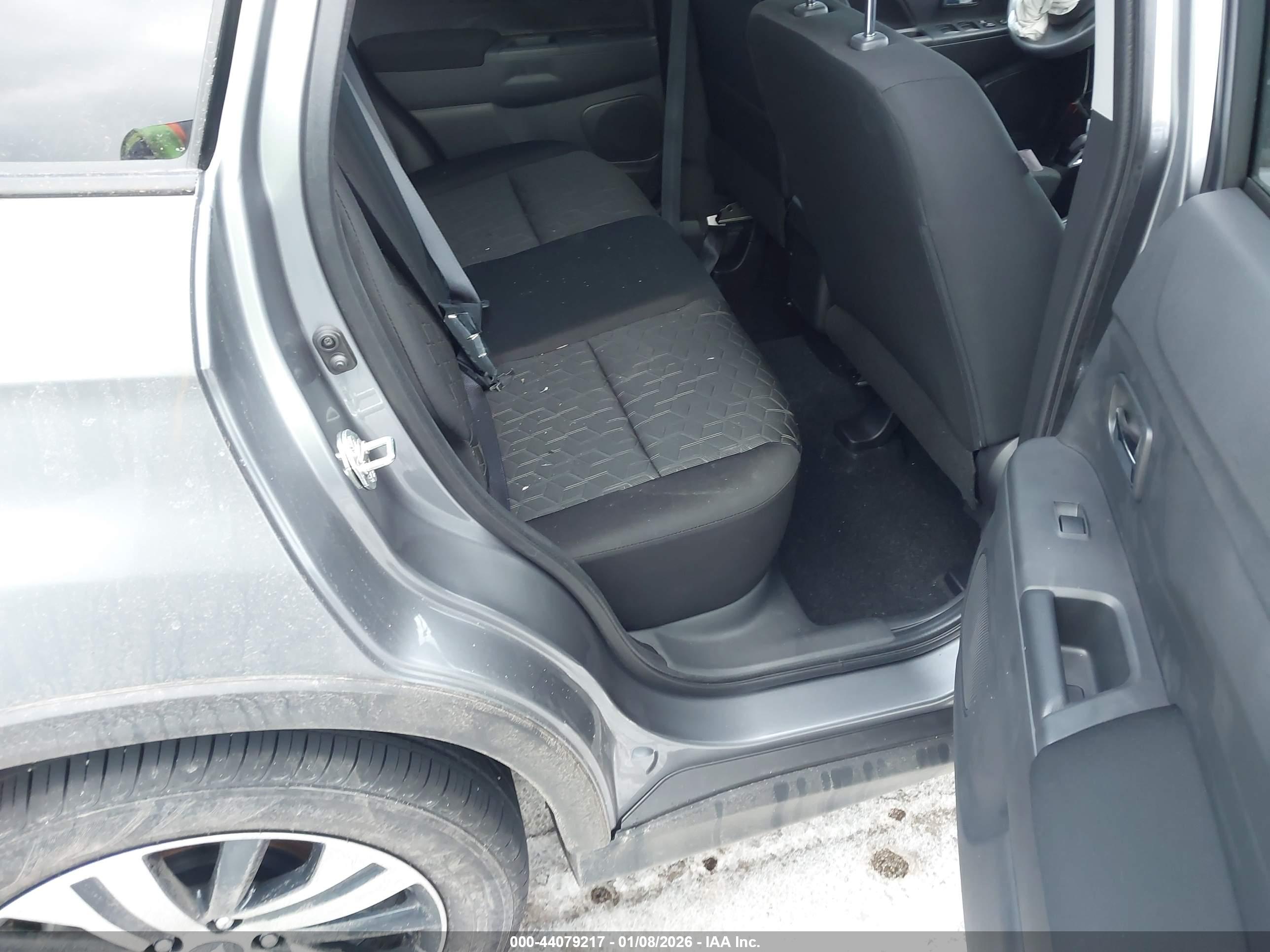 MITSUBISHI OUTLANDER image 8