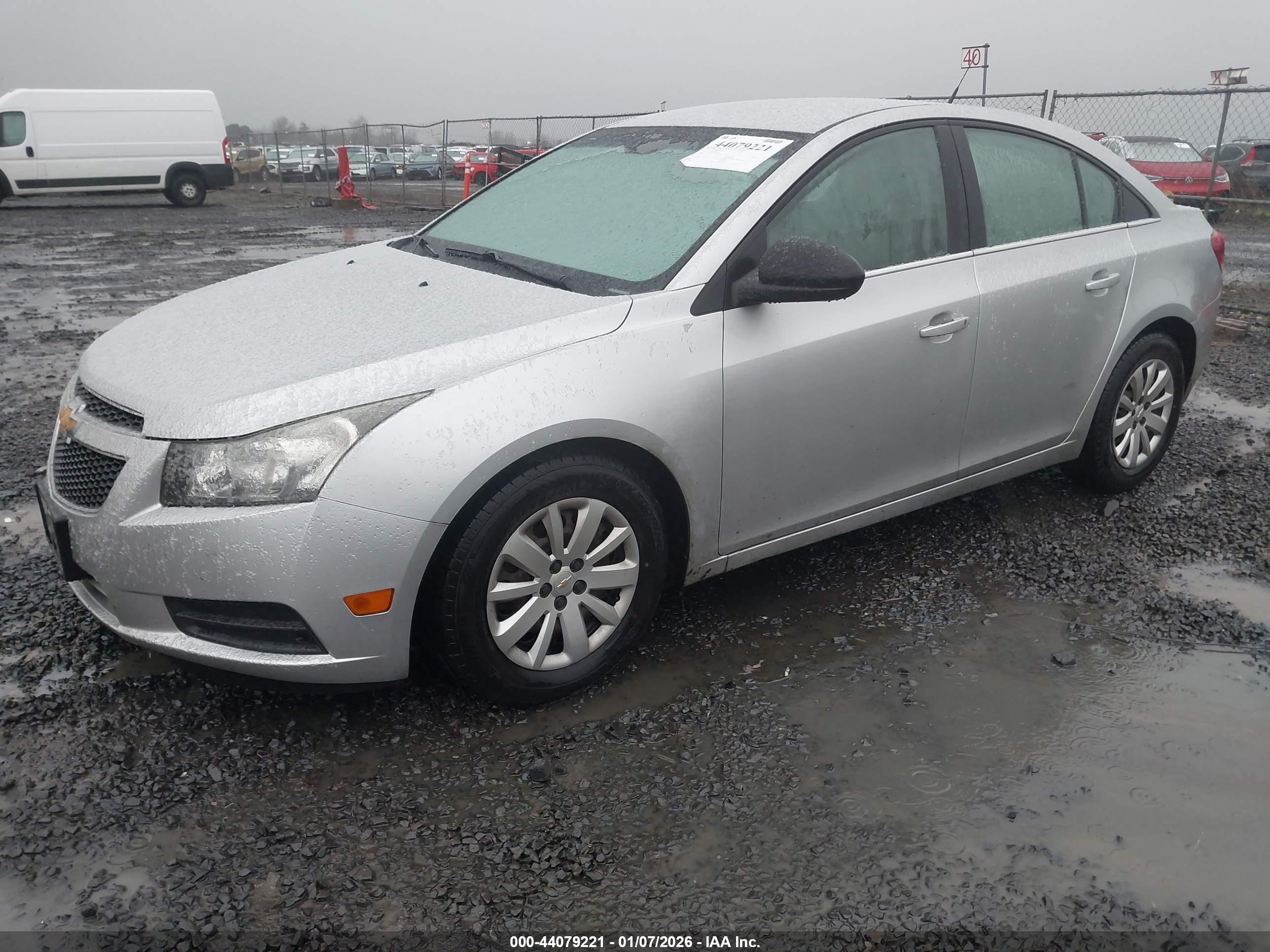 CHEVROLET CRUZE image 2