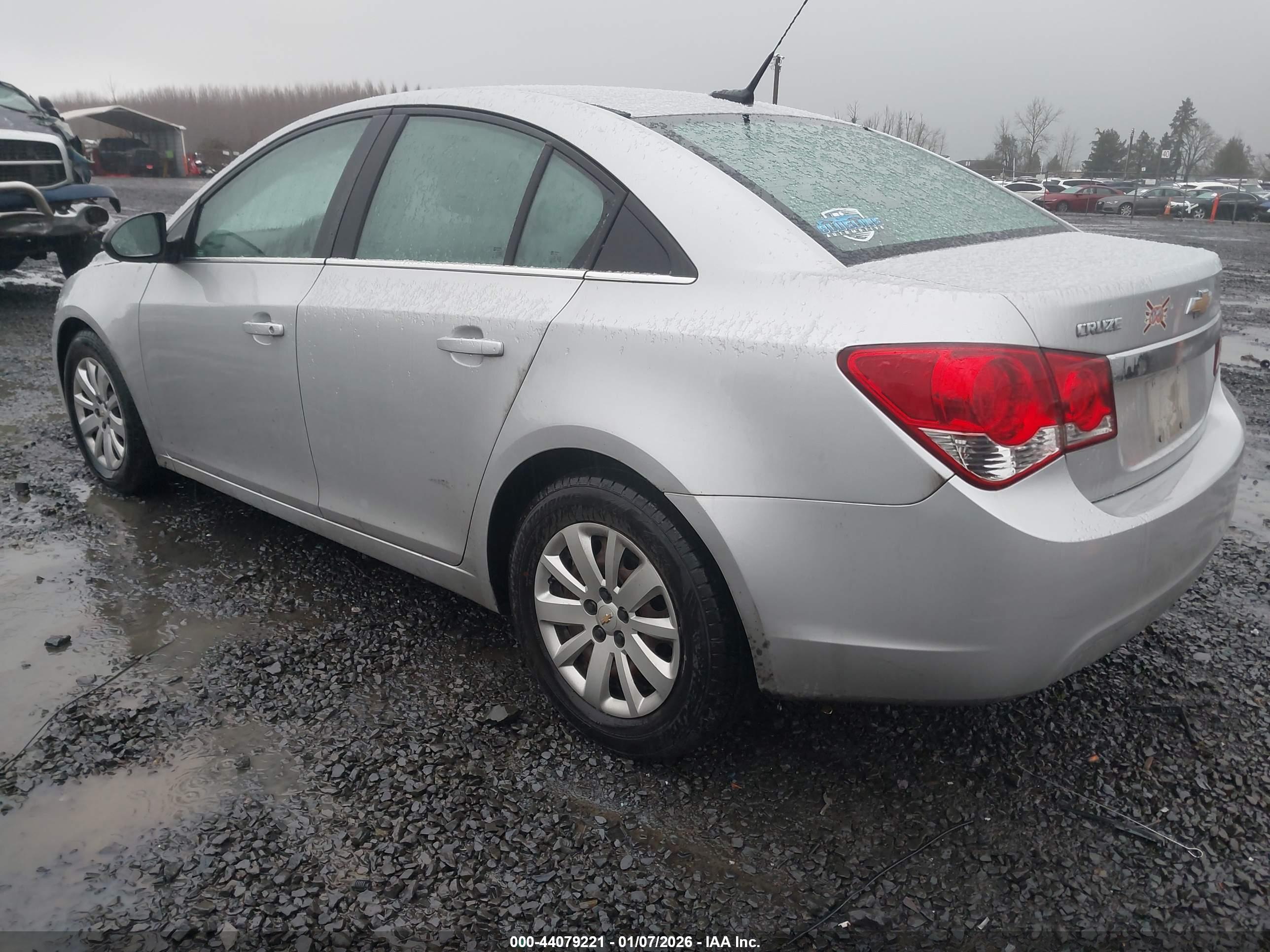 CHEVROLET CRUZE image 3