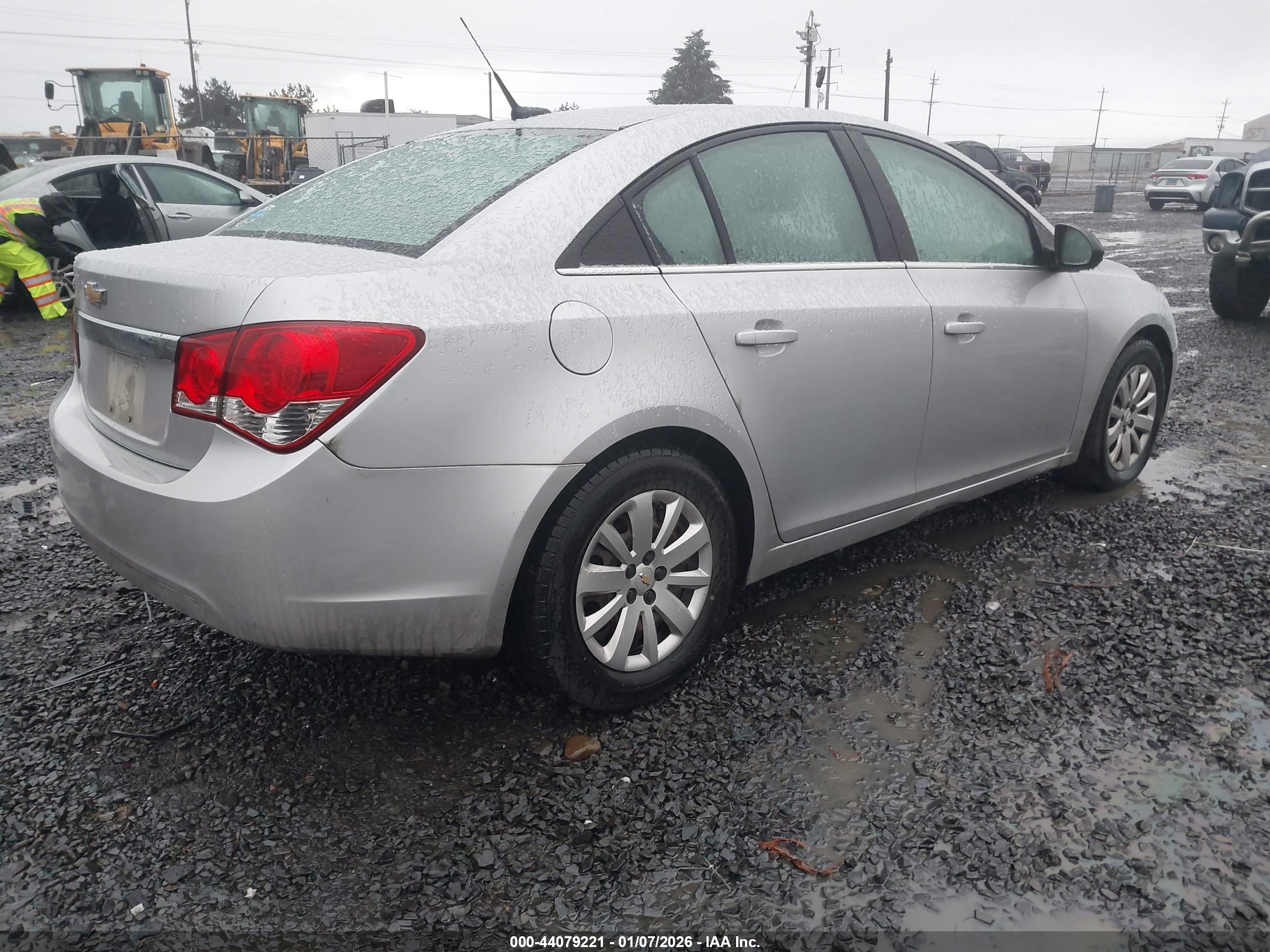 CHEVROLET CRUZE image 4