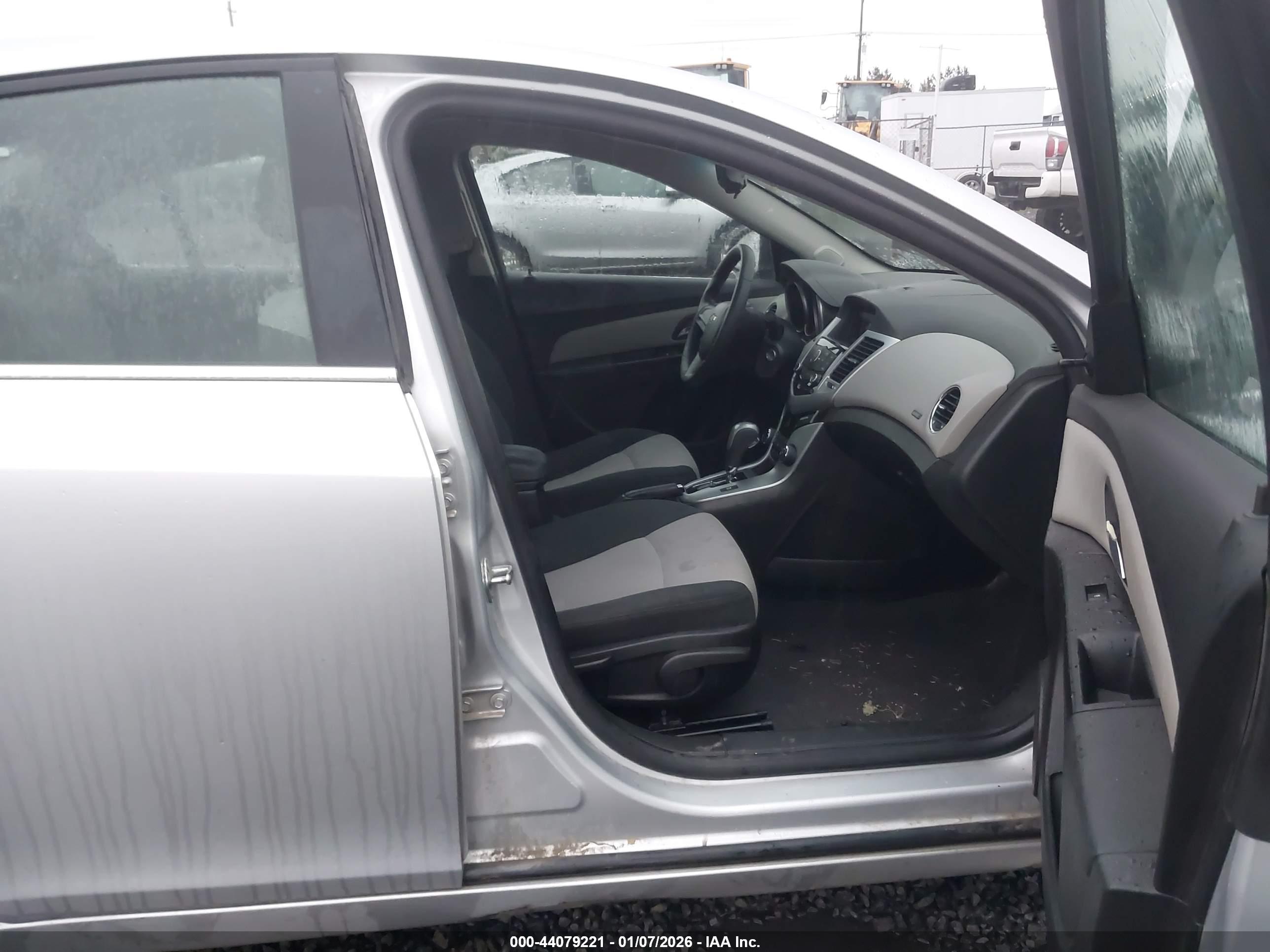CHEVROLET CRUZE image 5