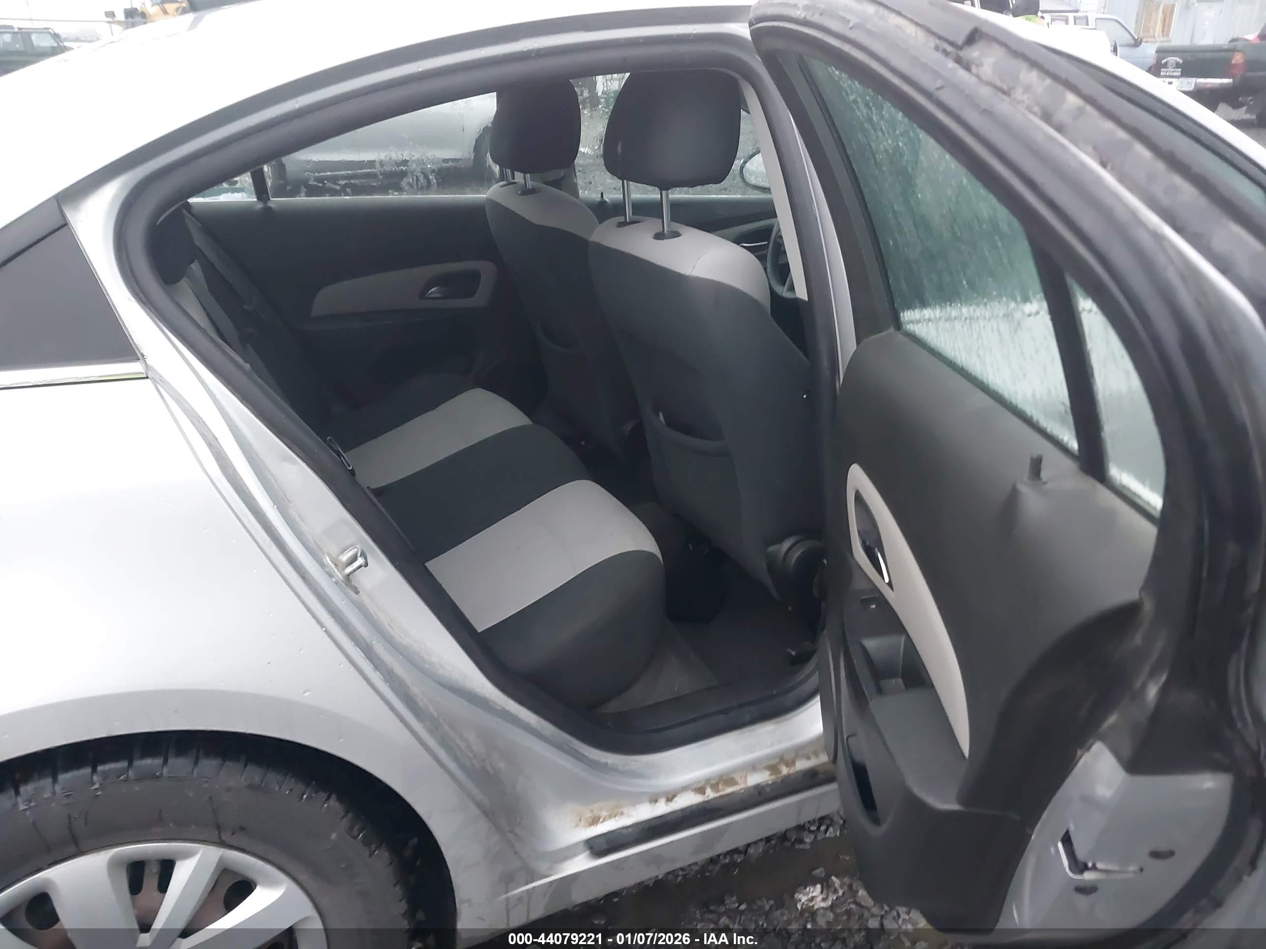 CHEVROLET CRUZE image 8