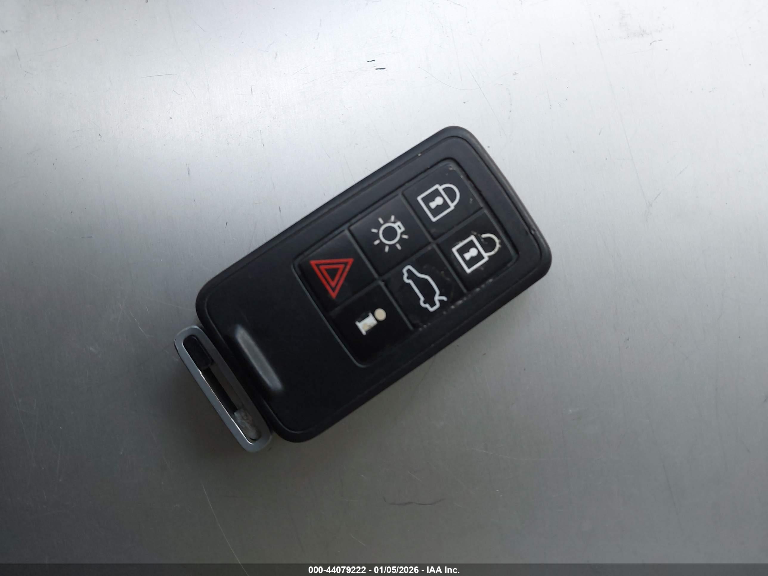 VOLVO XC60 image 11