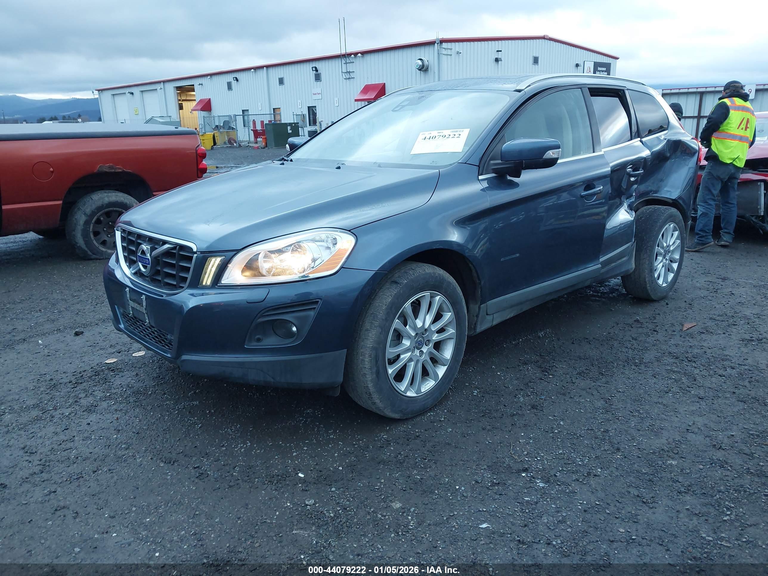 VOLVO XC60 image 2