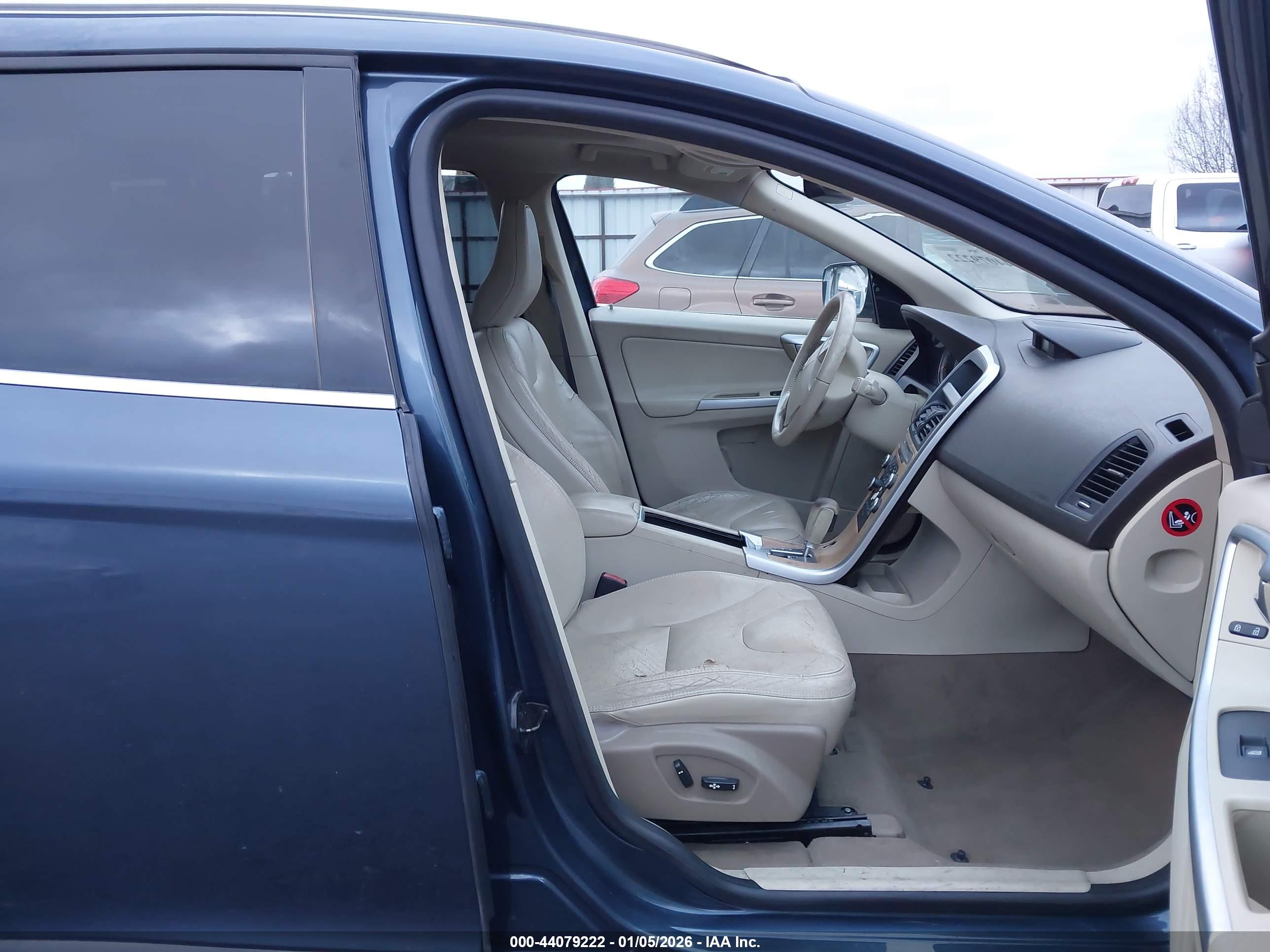 VOLVO XC60 image 5