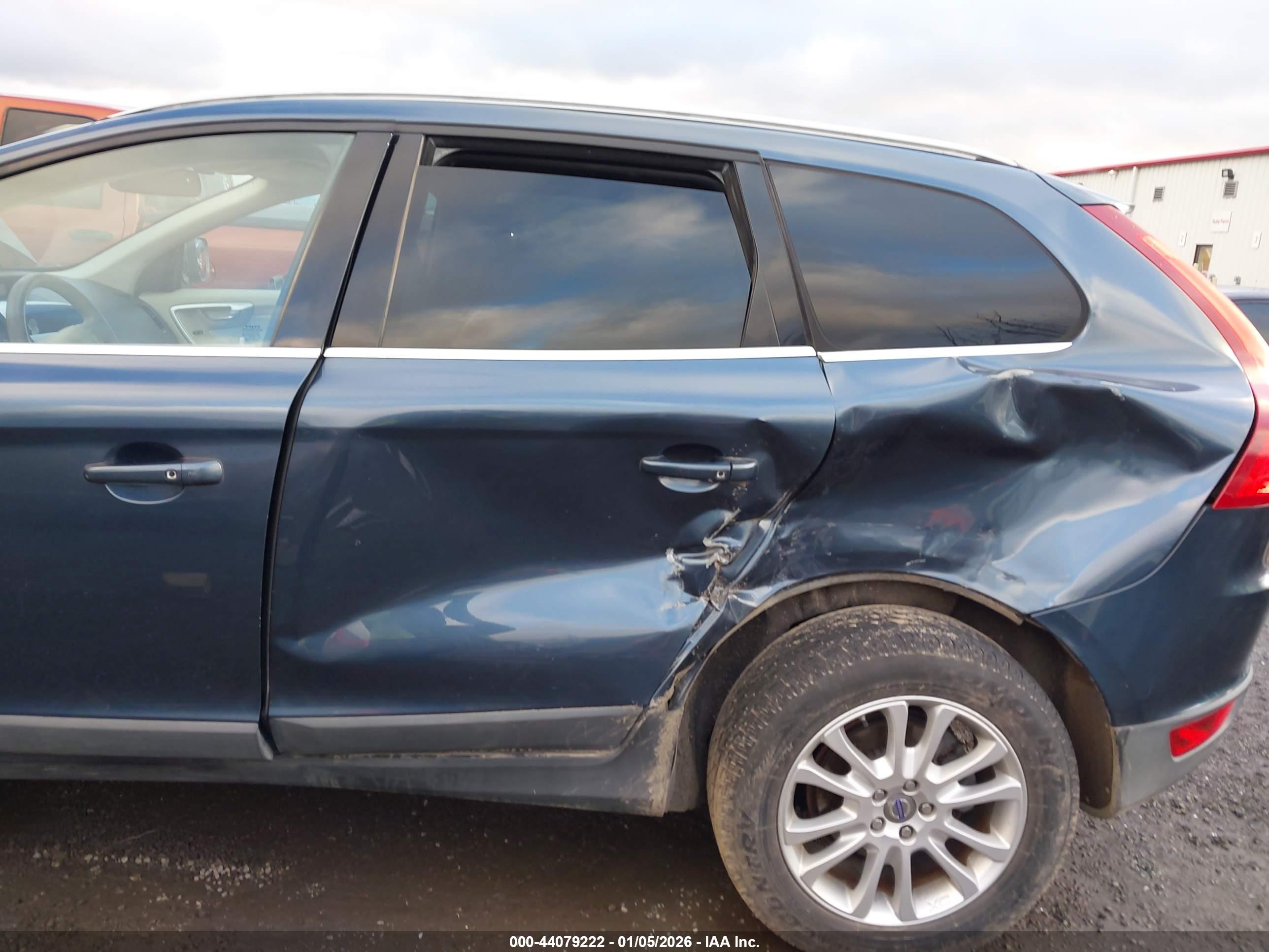 VOLVO XC60 image 6
