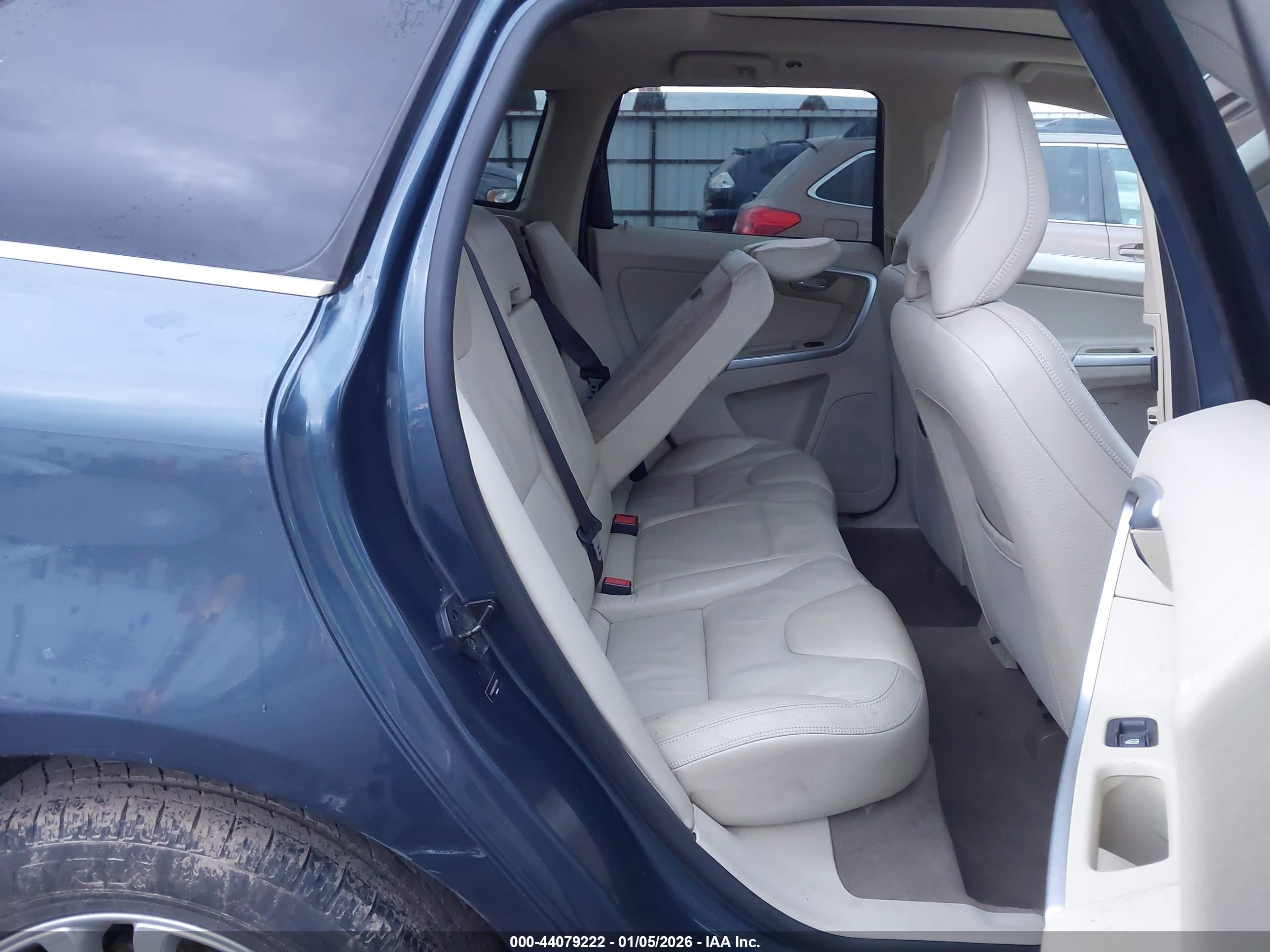 VOLVO XC60 image 8
