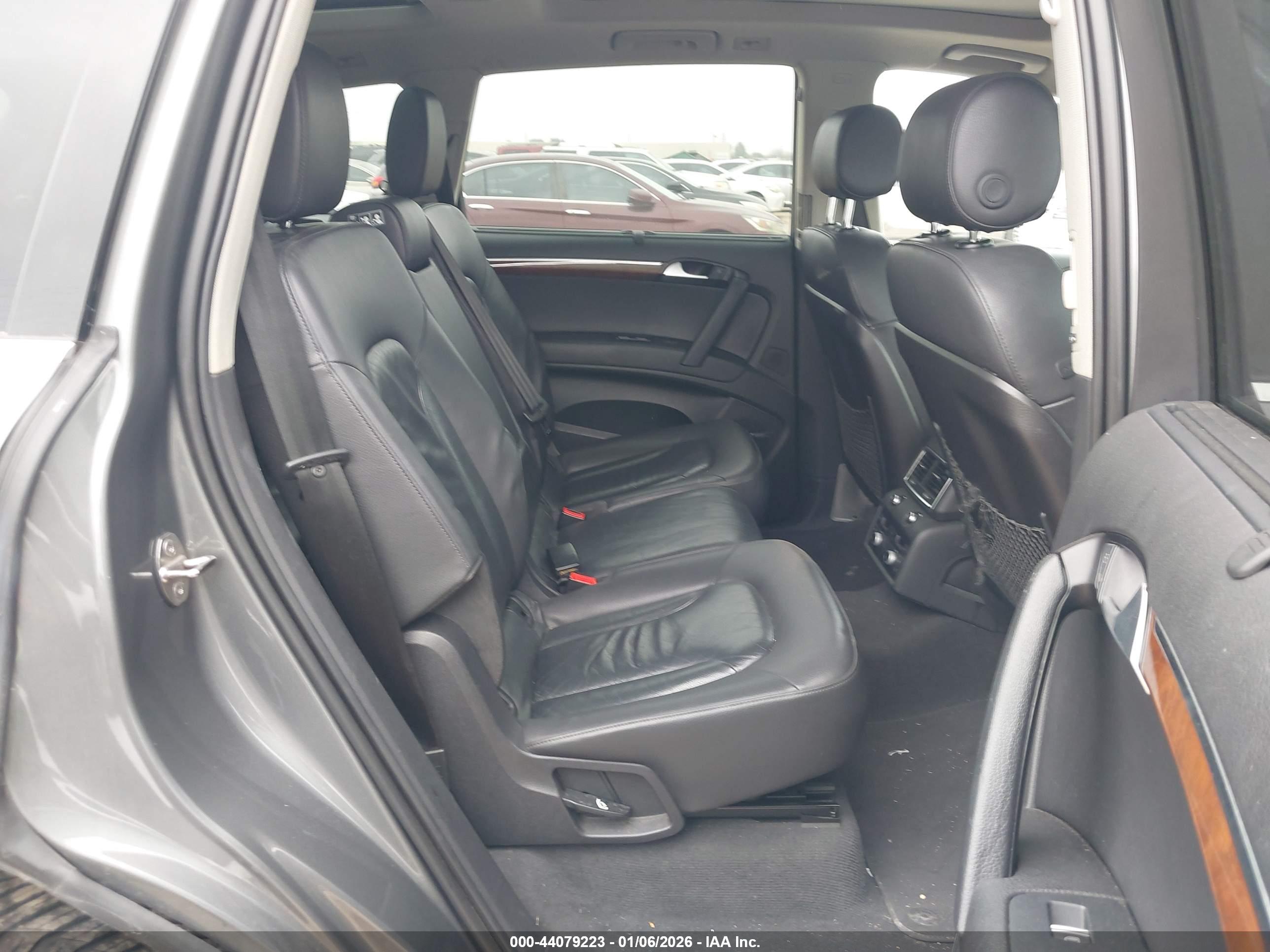 AUDI Q7 image 8