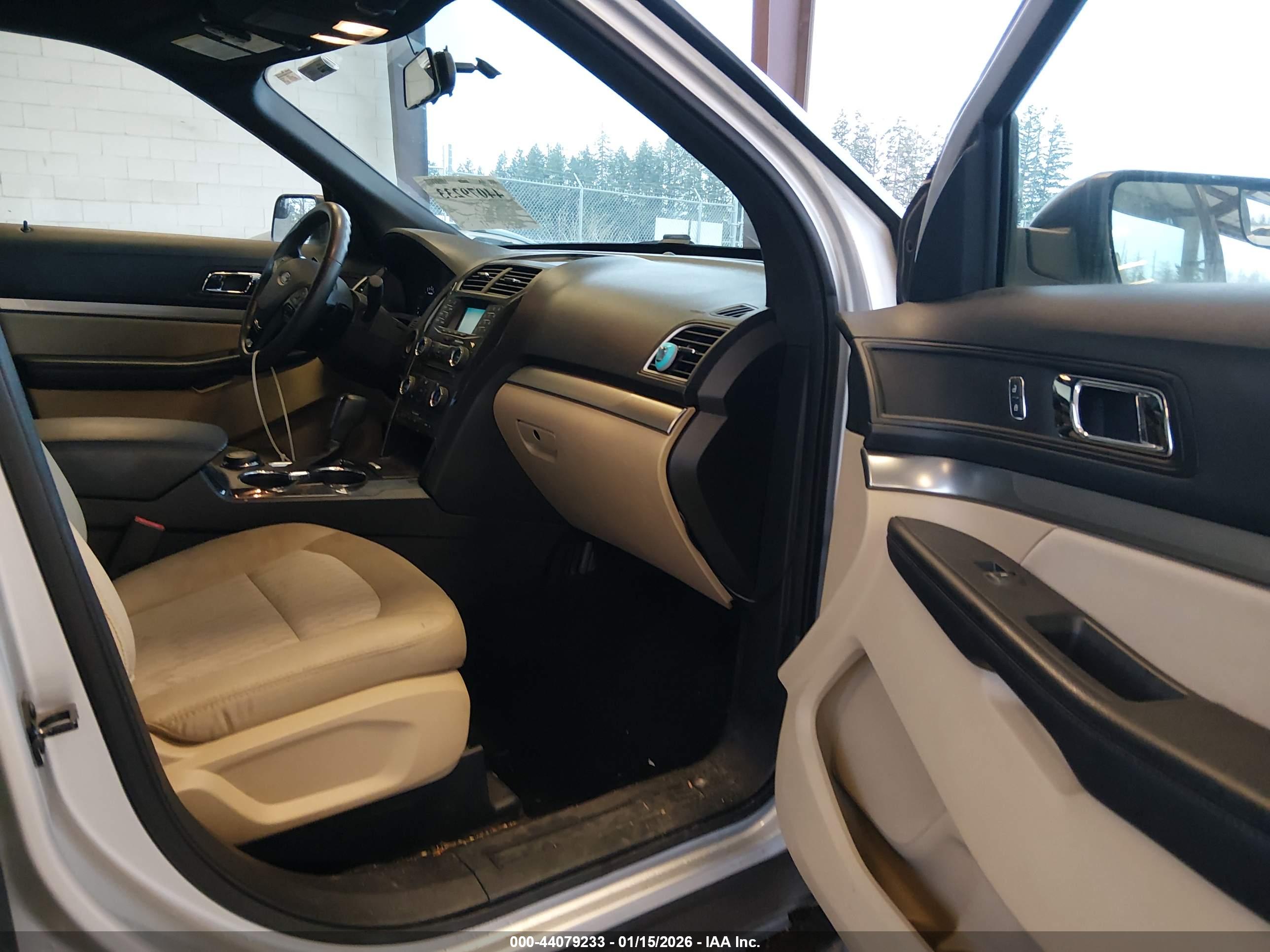 FORD EXPLORER image 5
