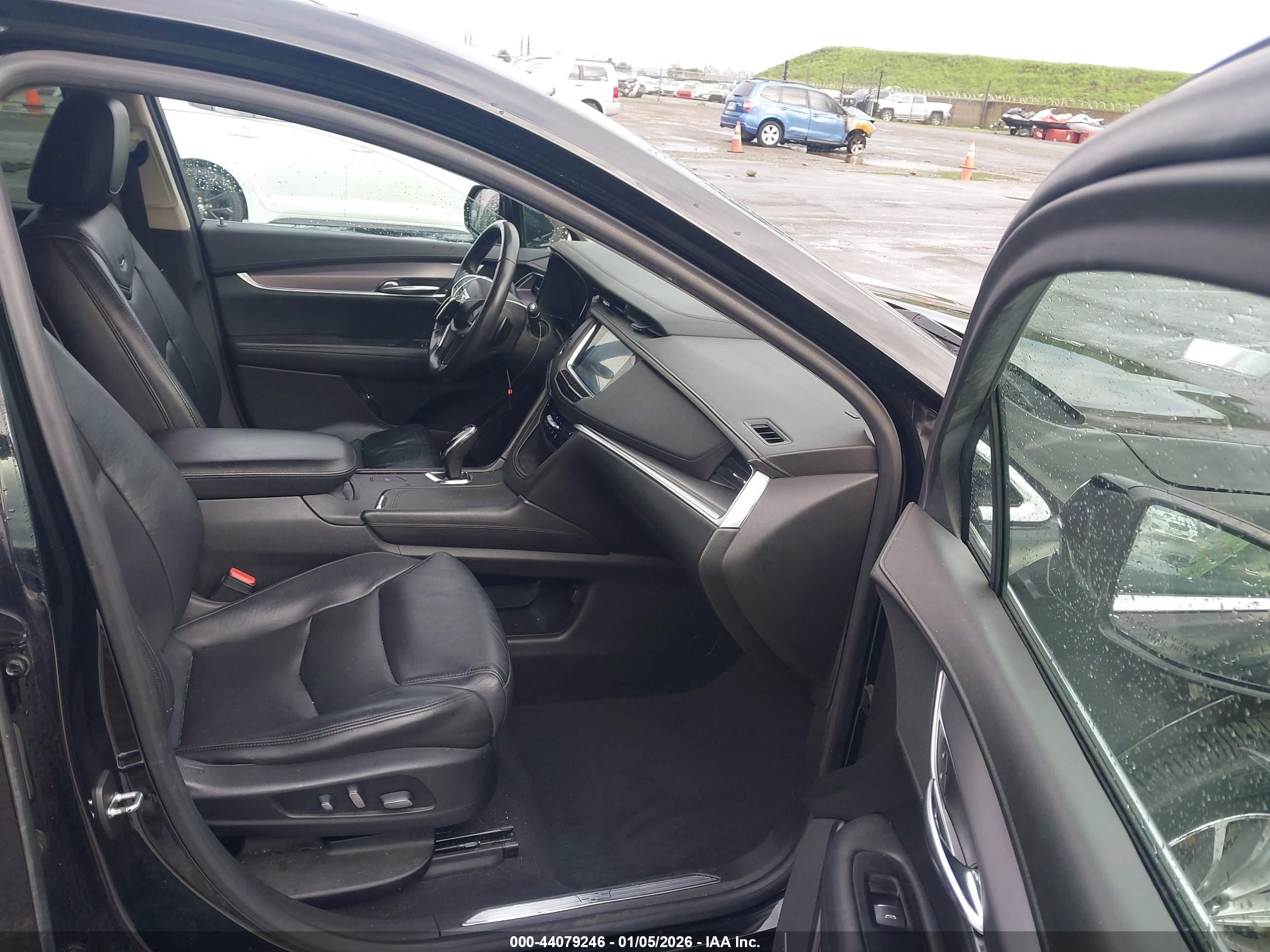 CADILLAC XT5 image 5