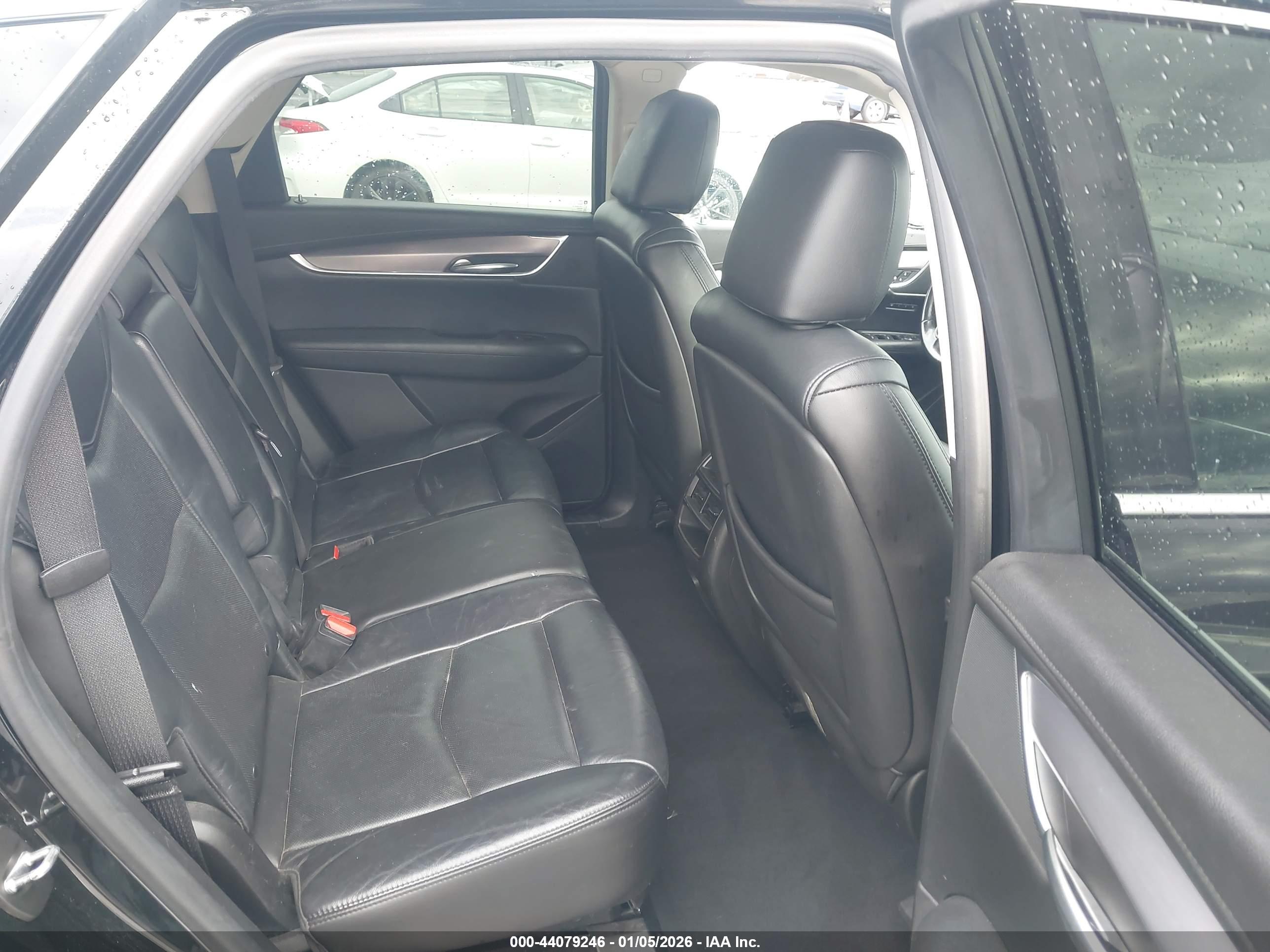 CADILLAC XT5 image 8