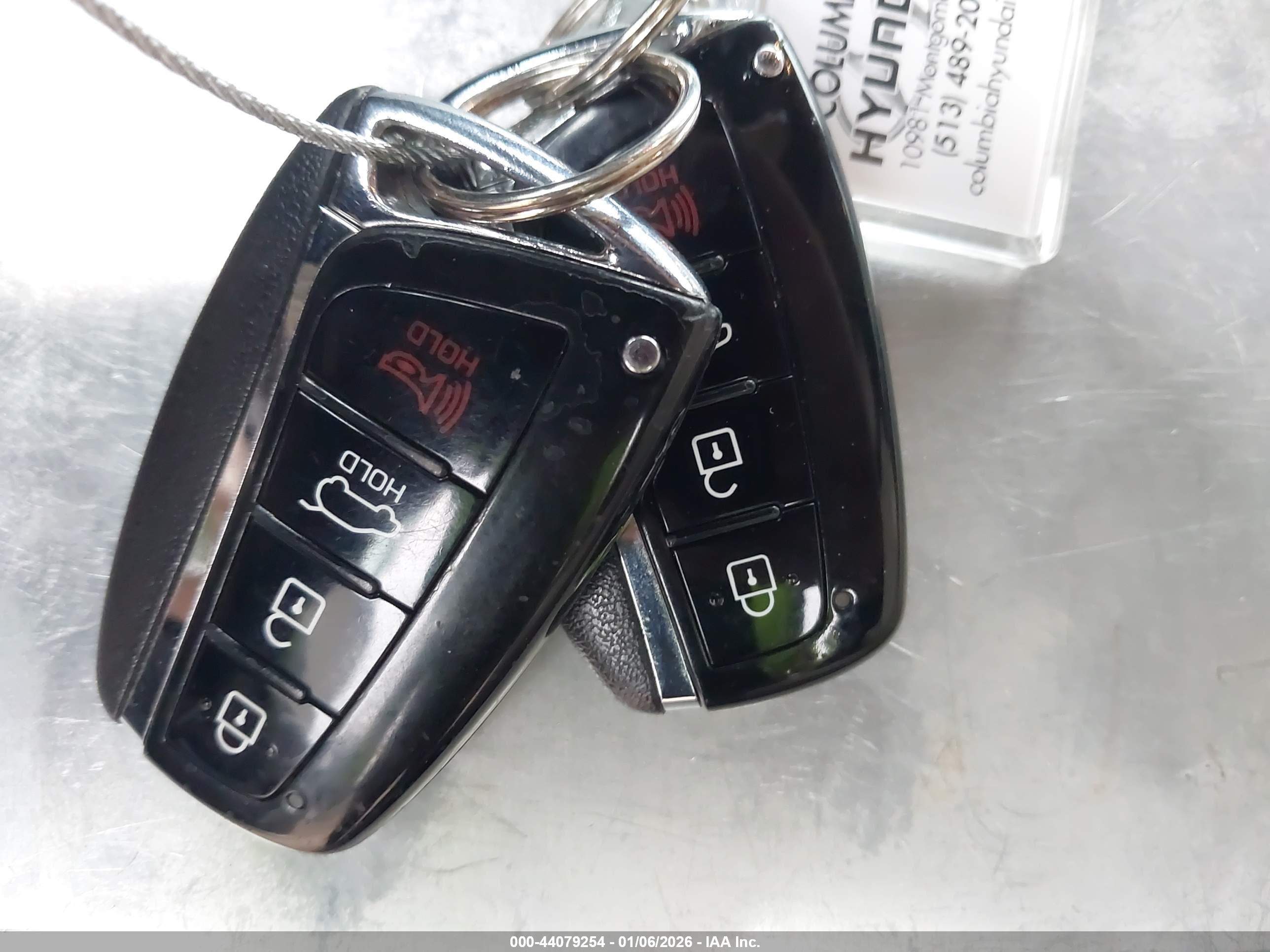 HYUNDAI SANTA image 11