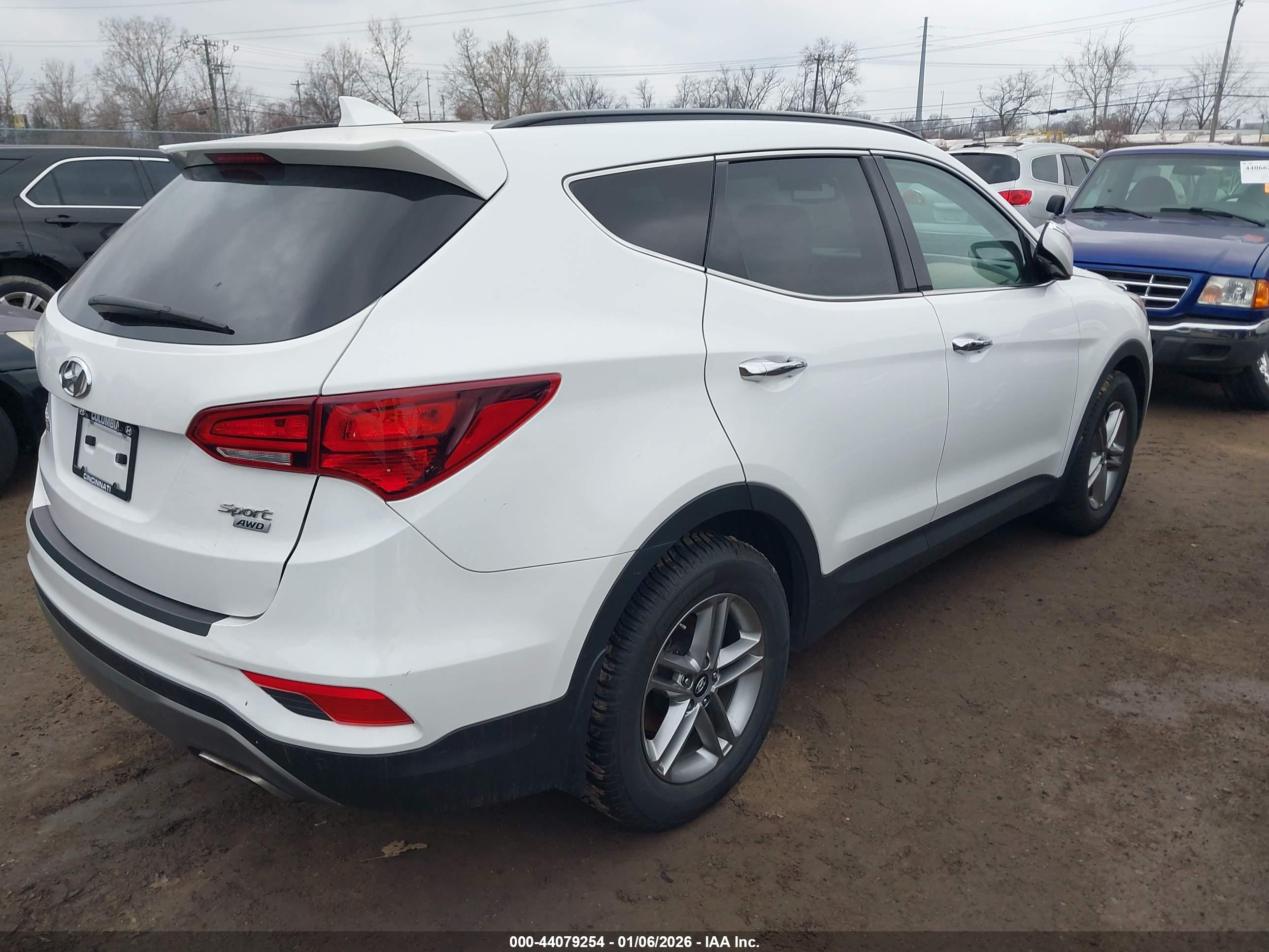HYUNDAI SANTA image 4