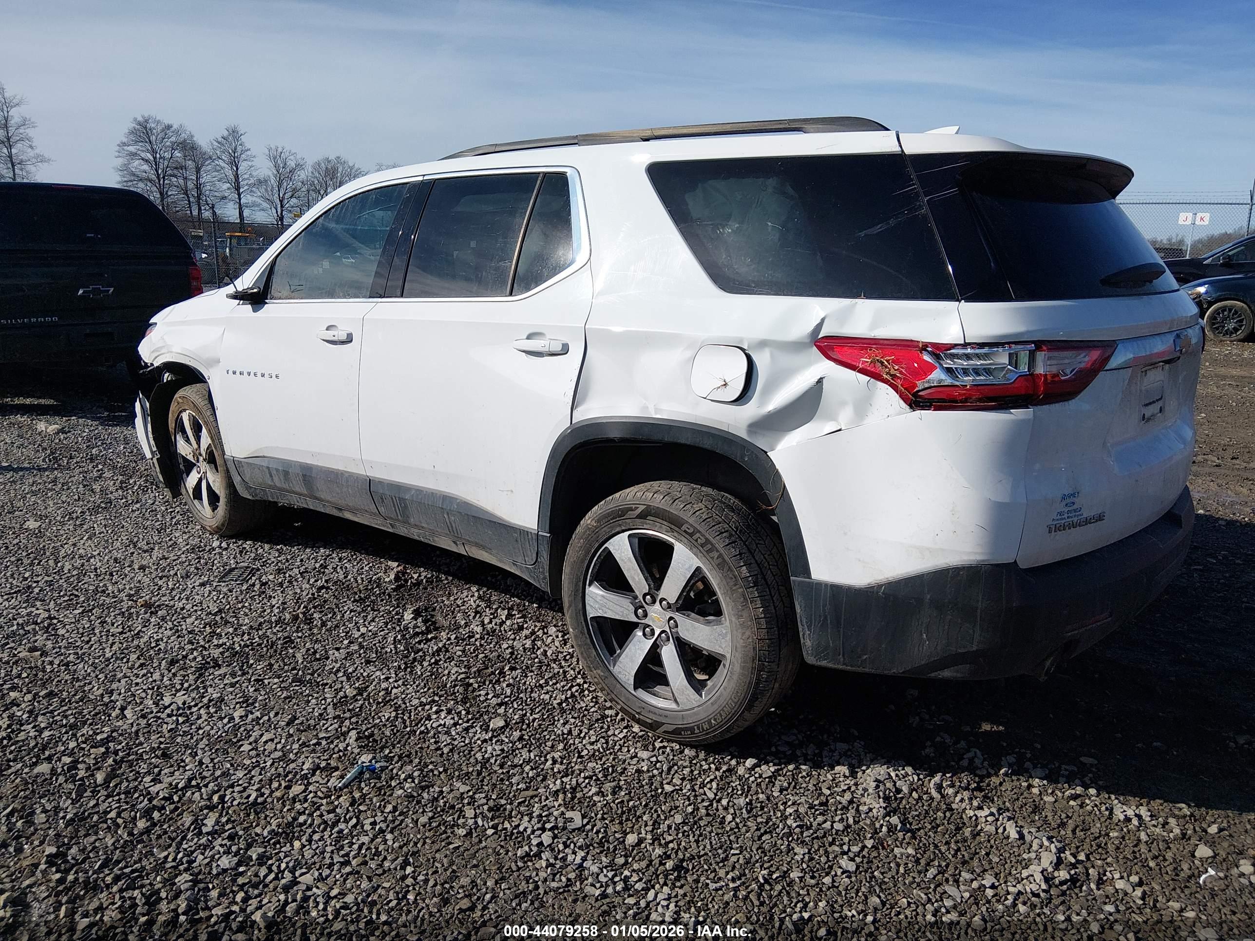 CHEVROLET TRAVERSE image 3