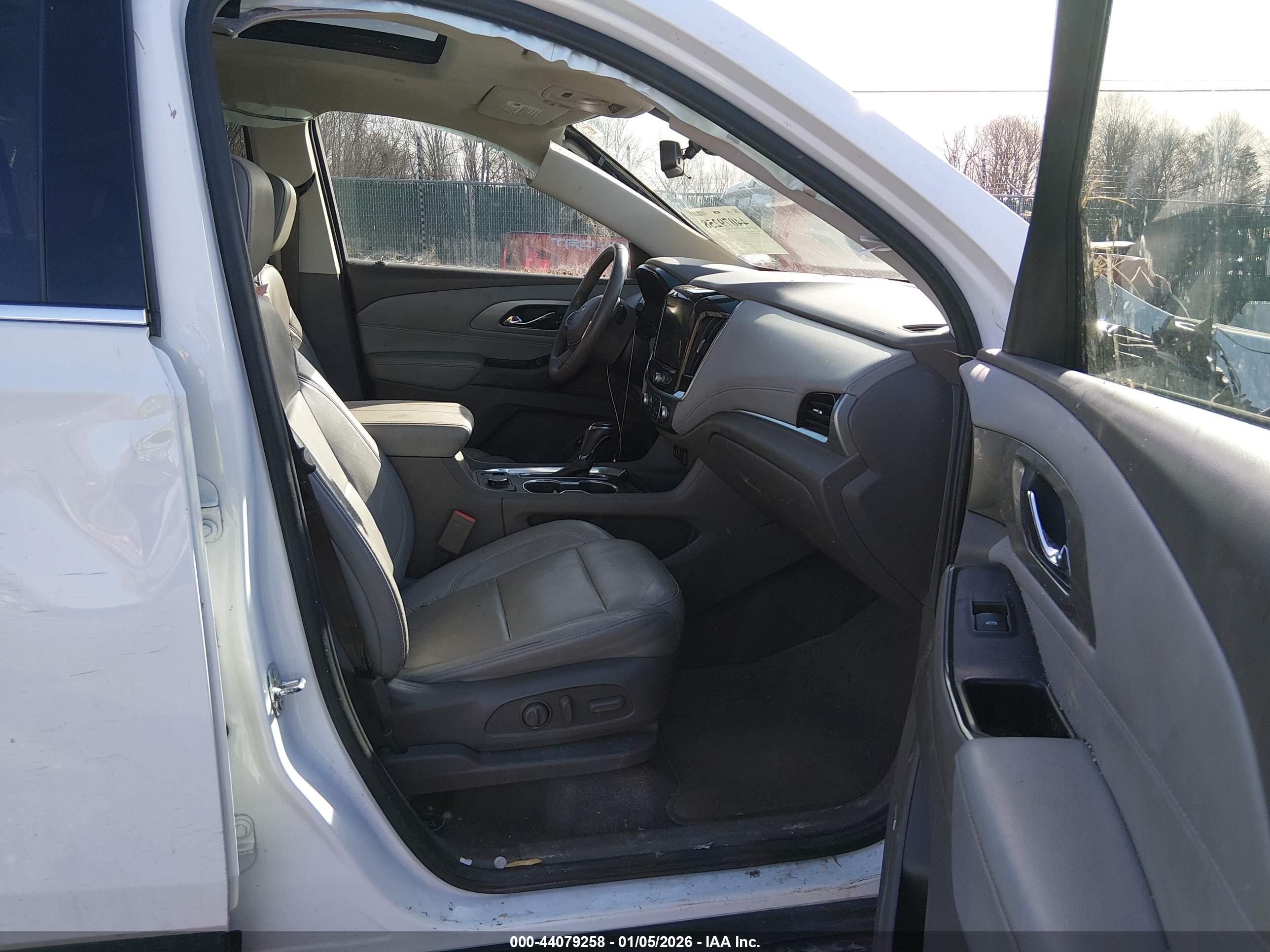 CHEVROLET TRAVERSE image 5