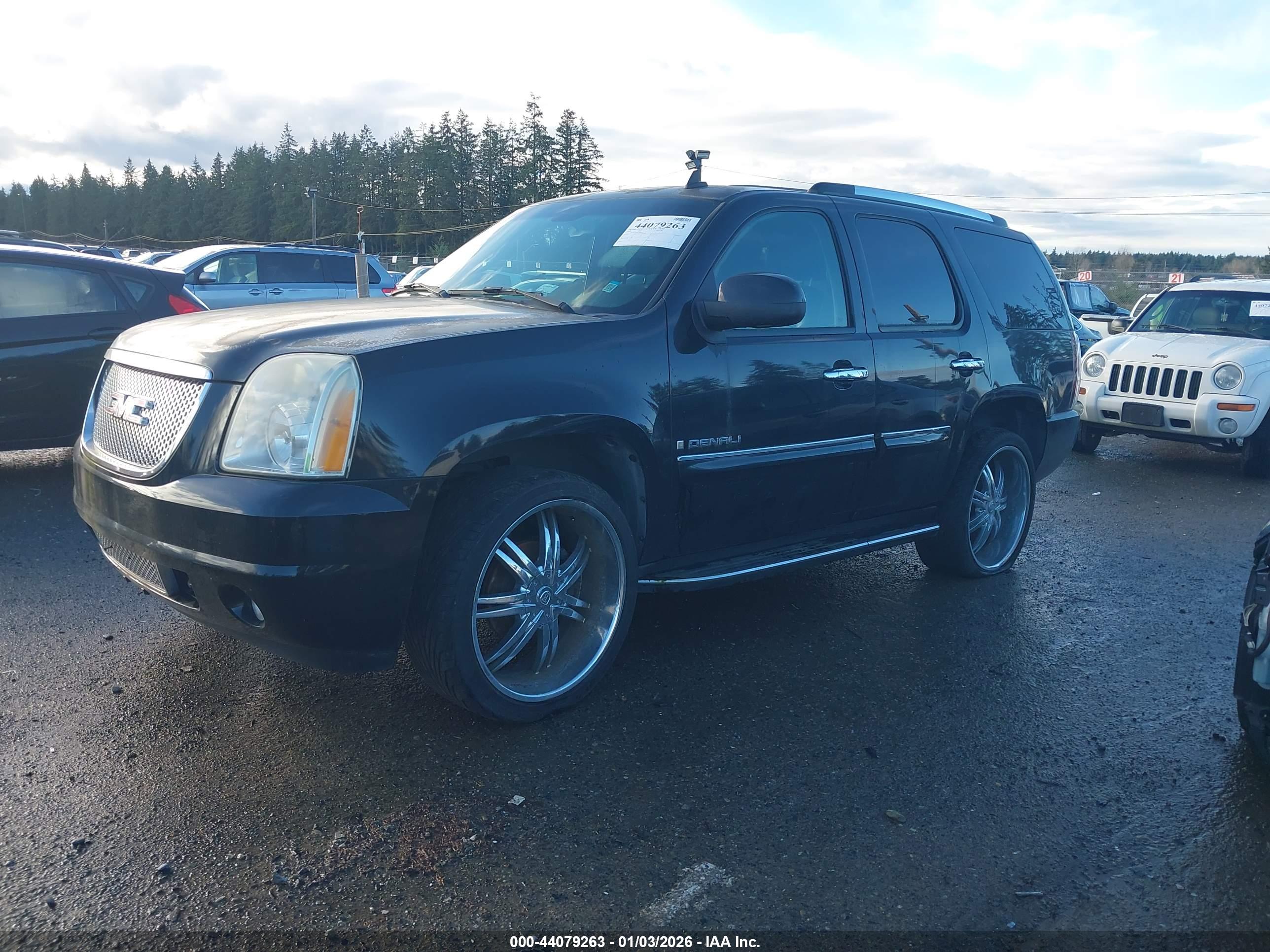 GMC YUKON image 2