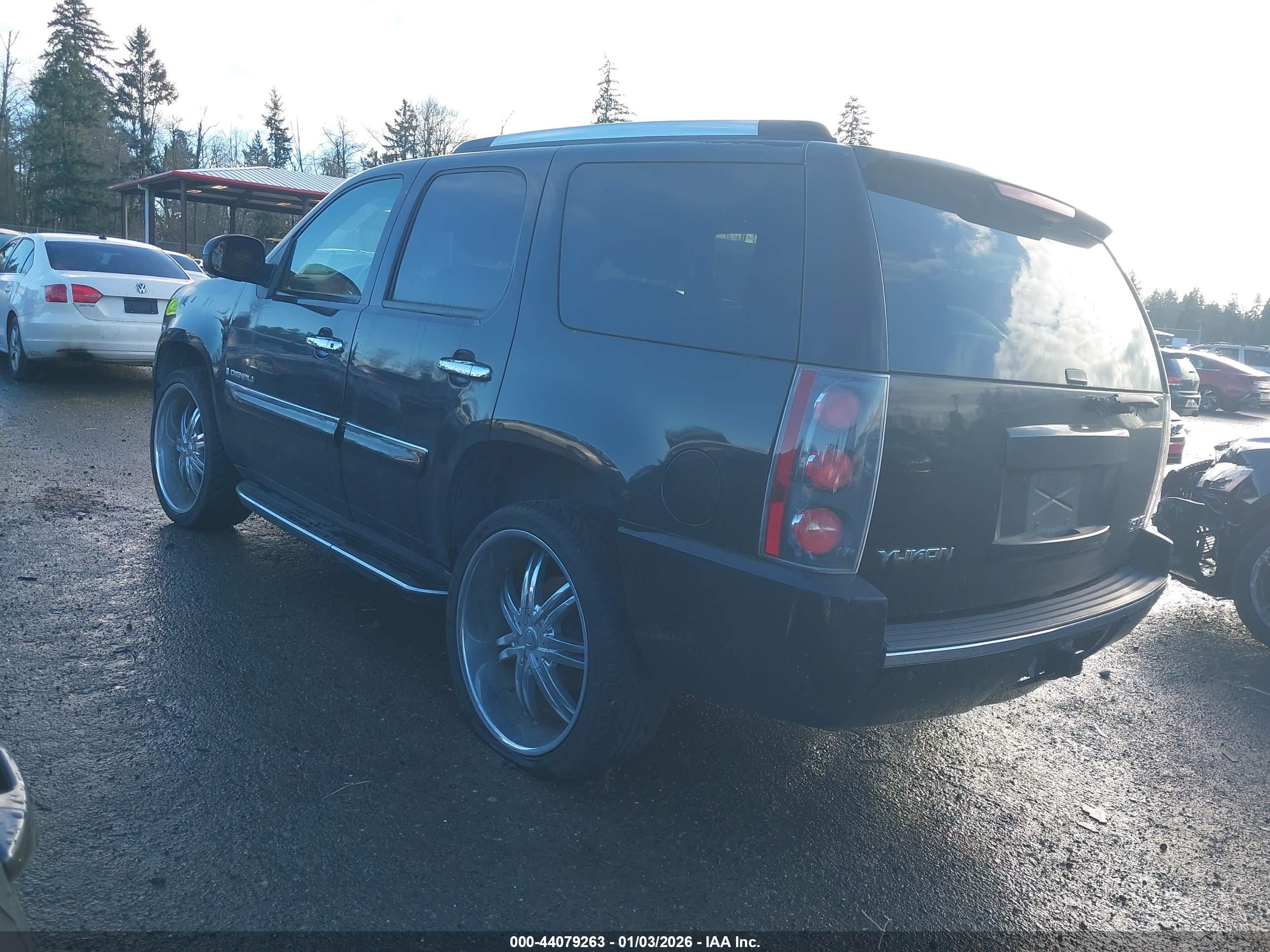 GMC YUKON image 3