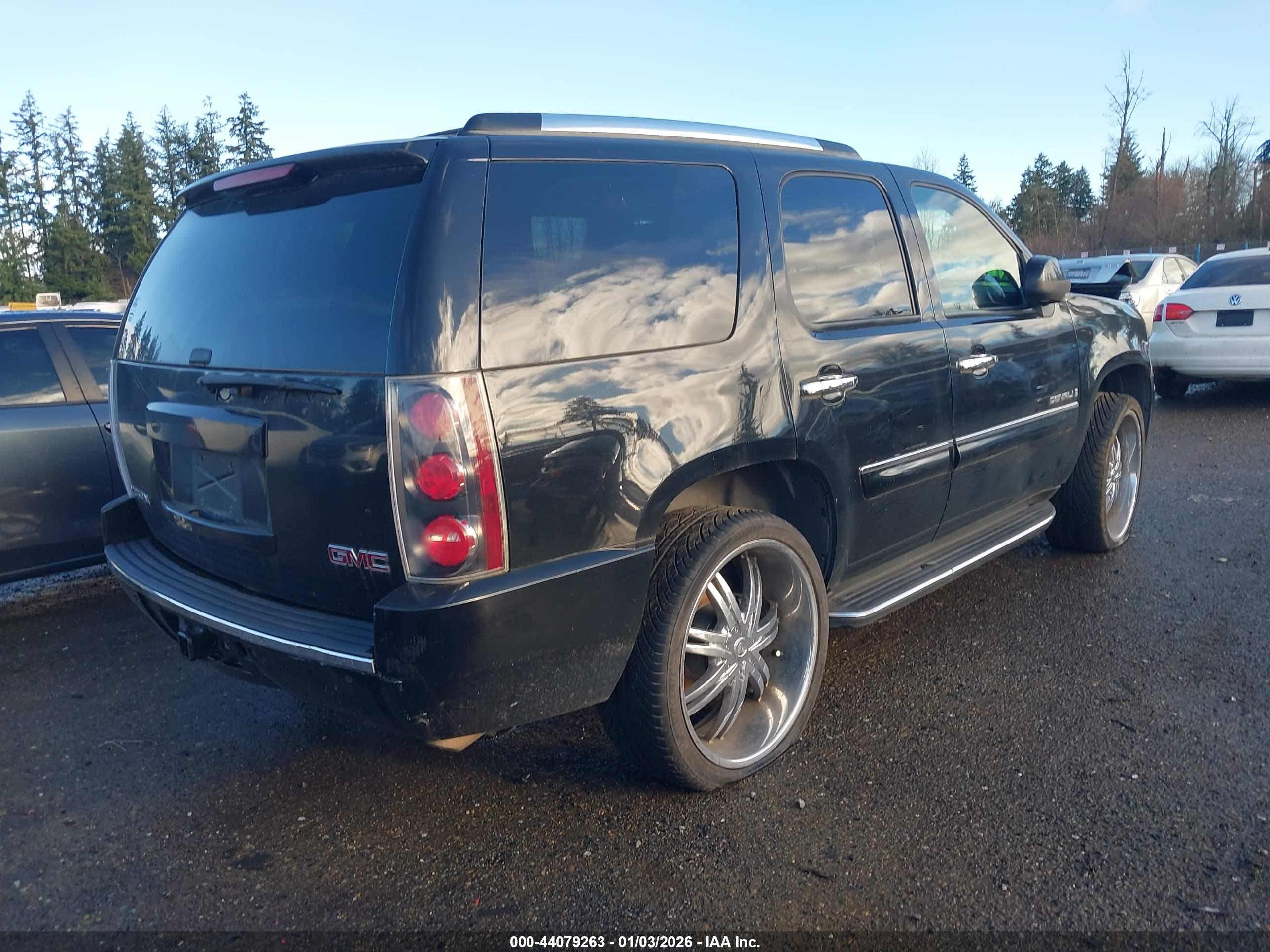GMC YUKON image 4