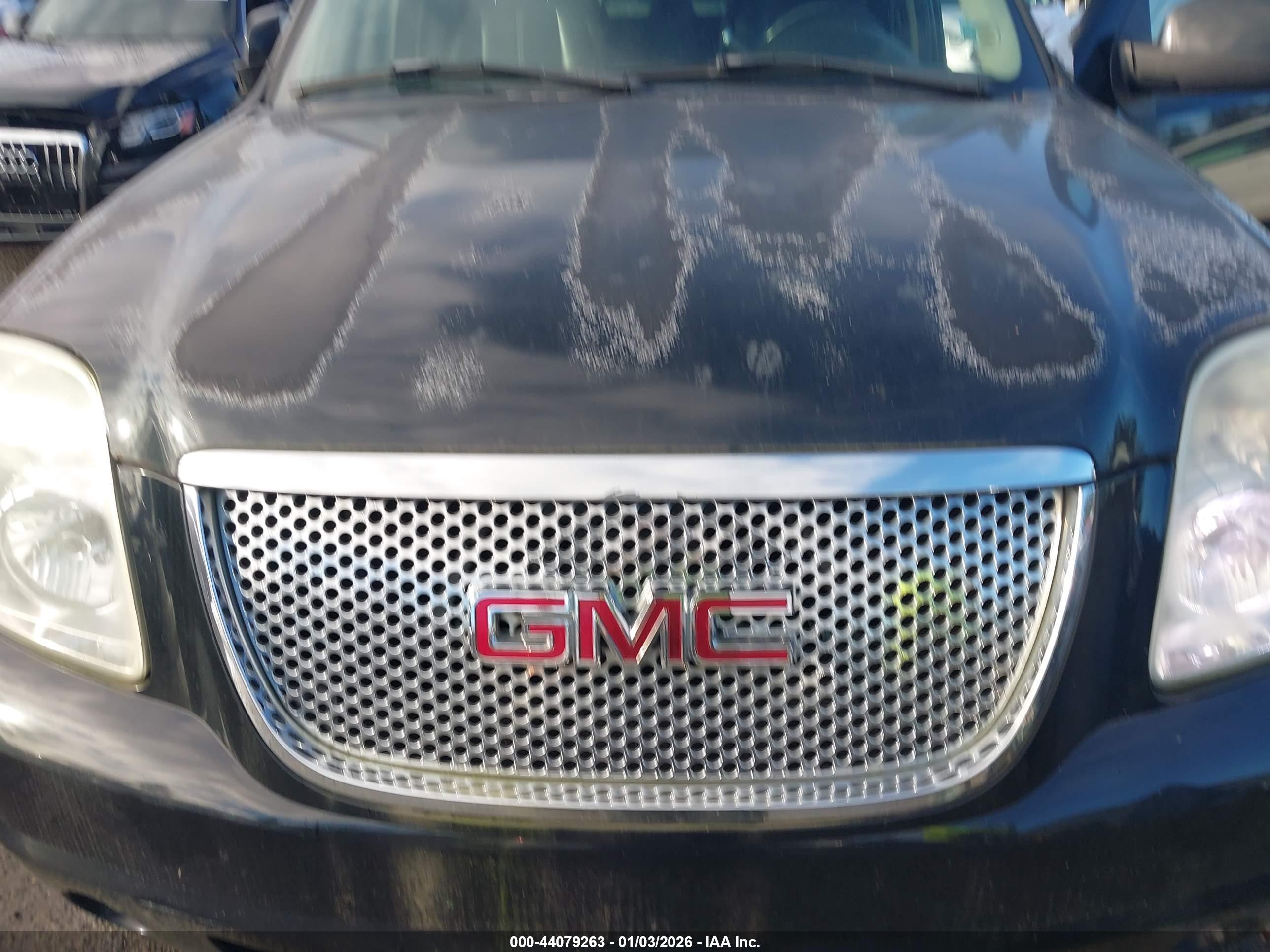 GMC YUKON image 6