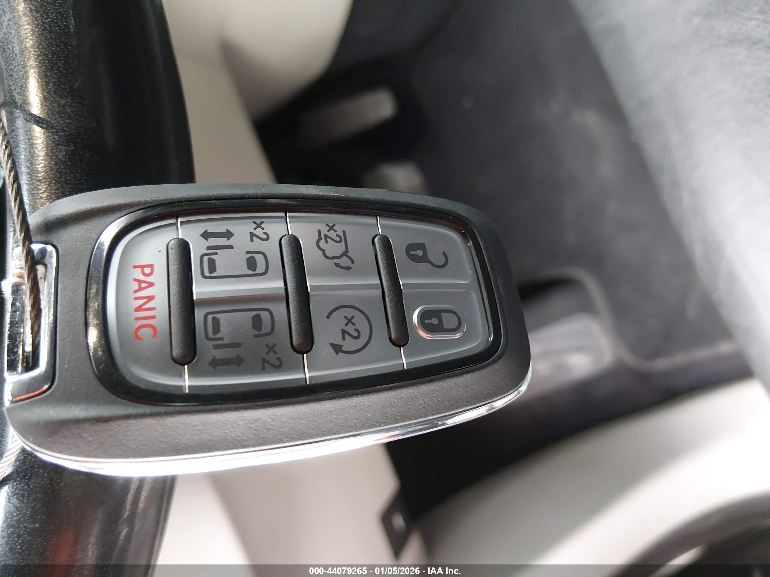 CHRYSLER PACIFICA image 11