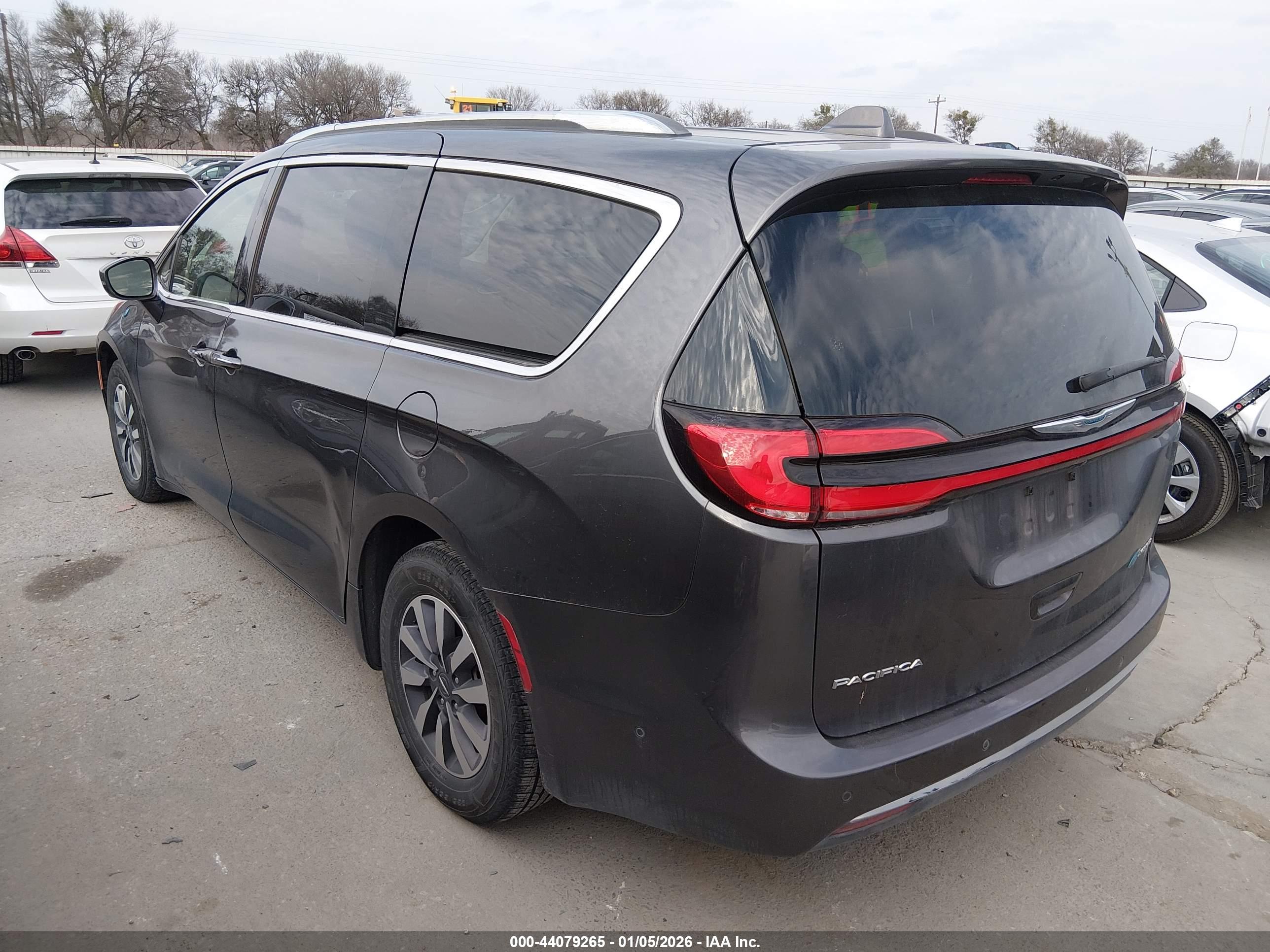 CHRYSLER PACIFICA image 3