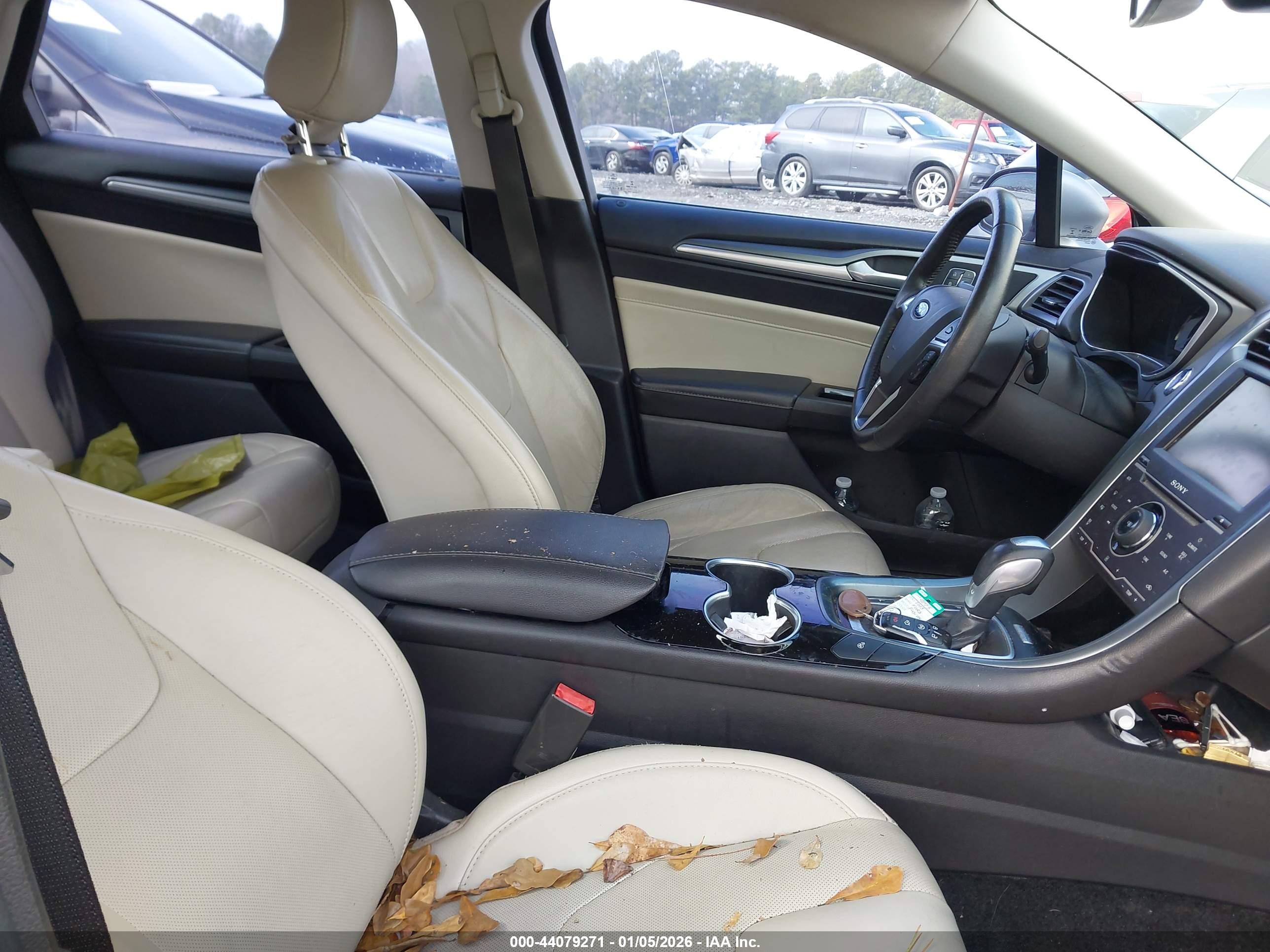 FORD FUSION image 5
