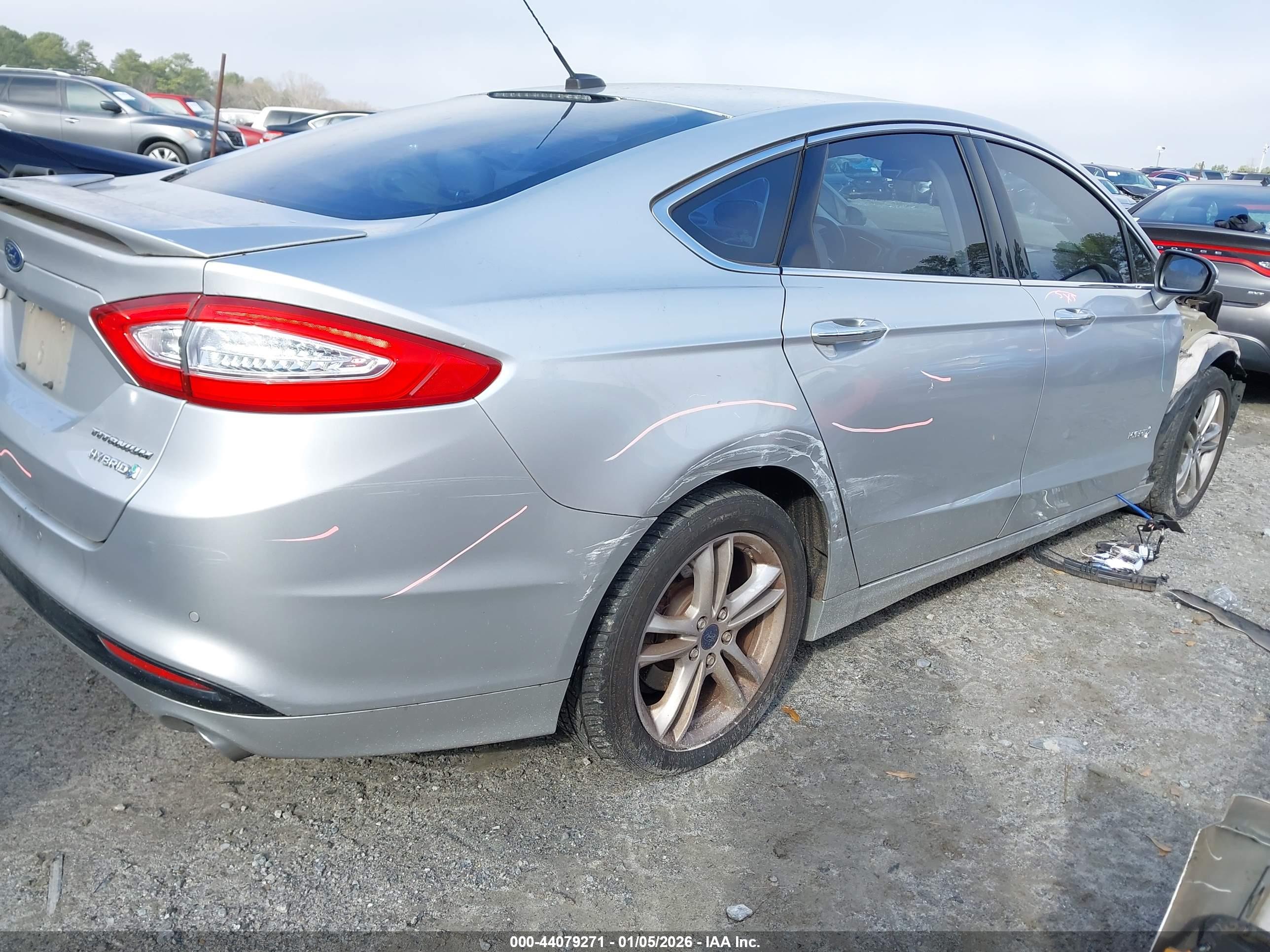 FORD FUSION image 6