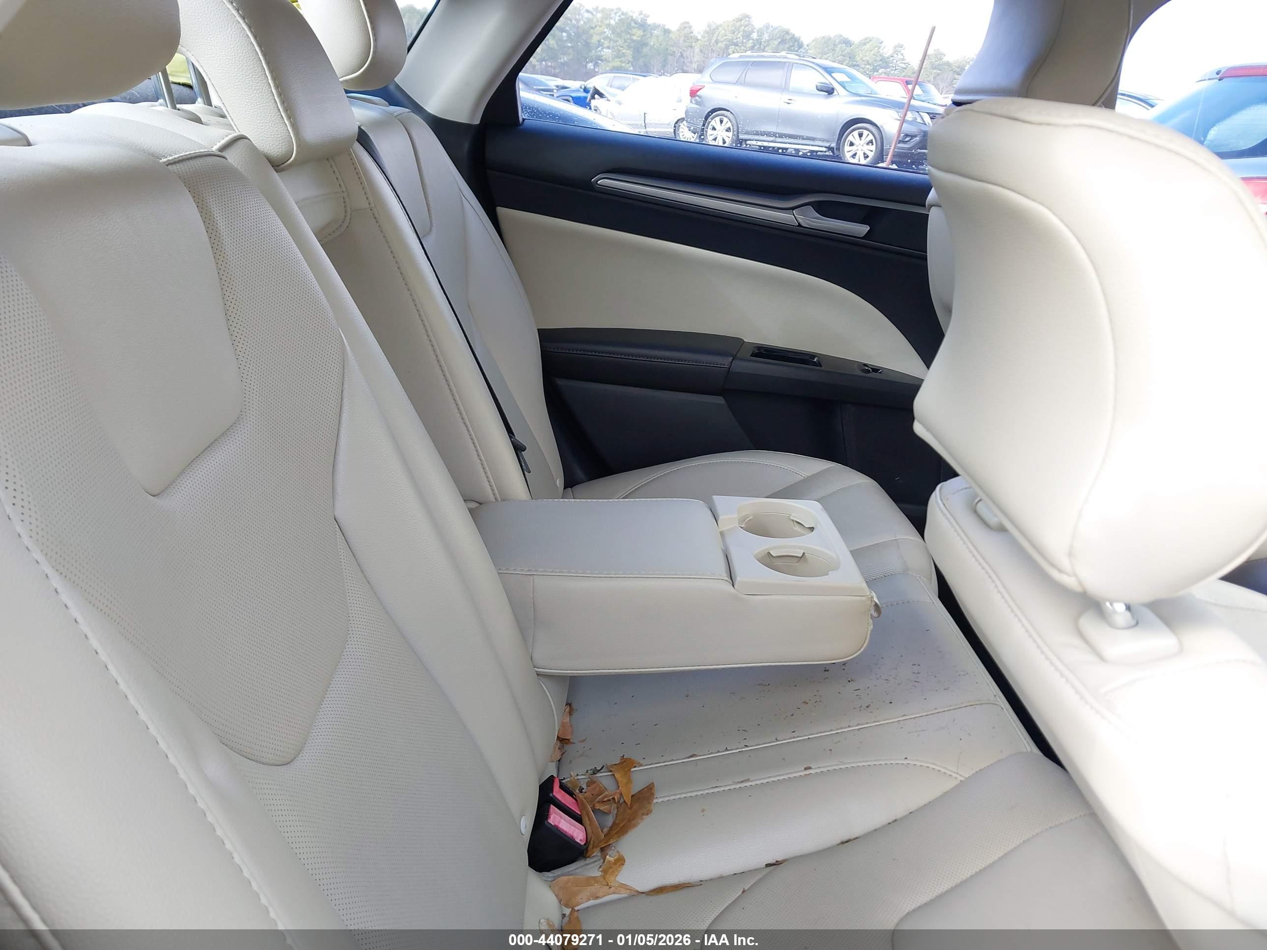 FORD FUSION image 8