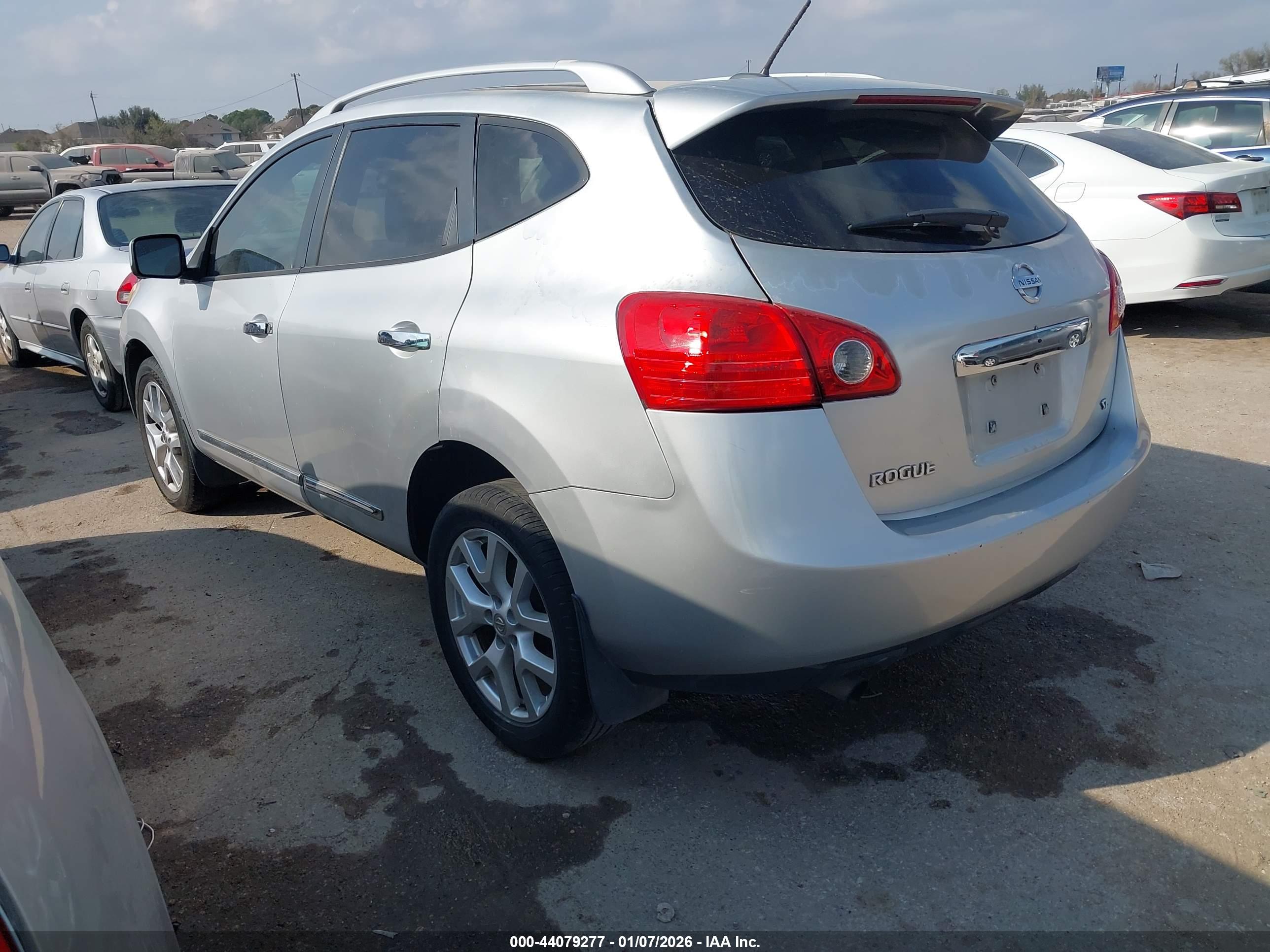 NISSAN ROGUE image 3