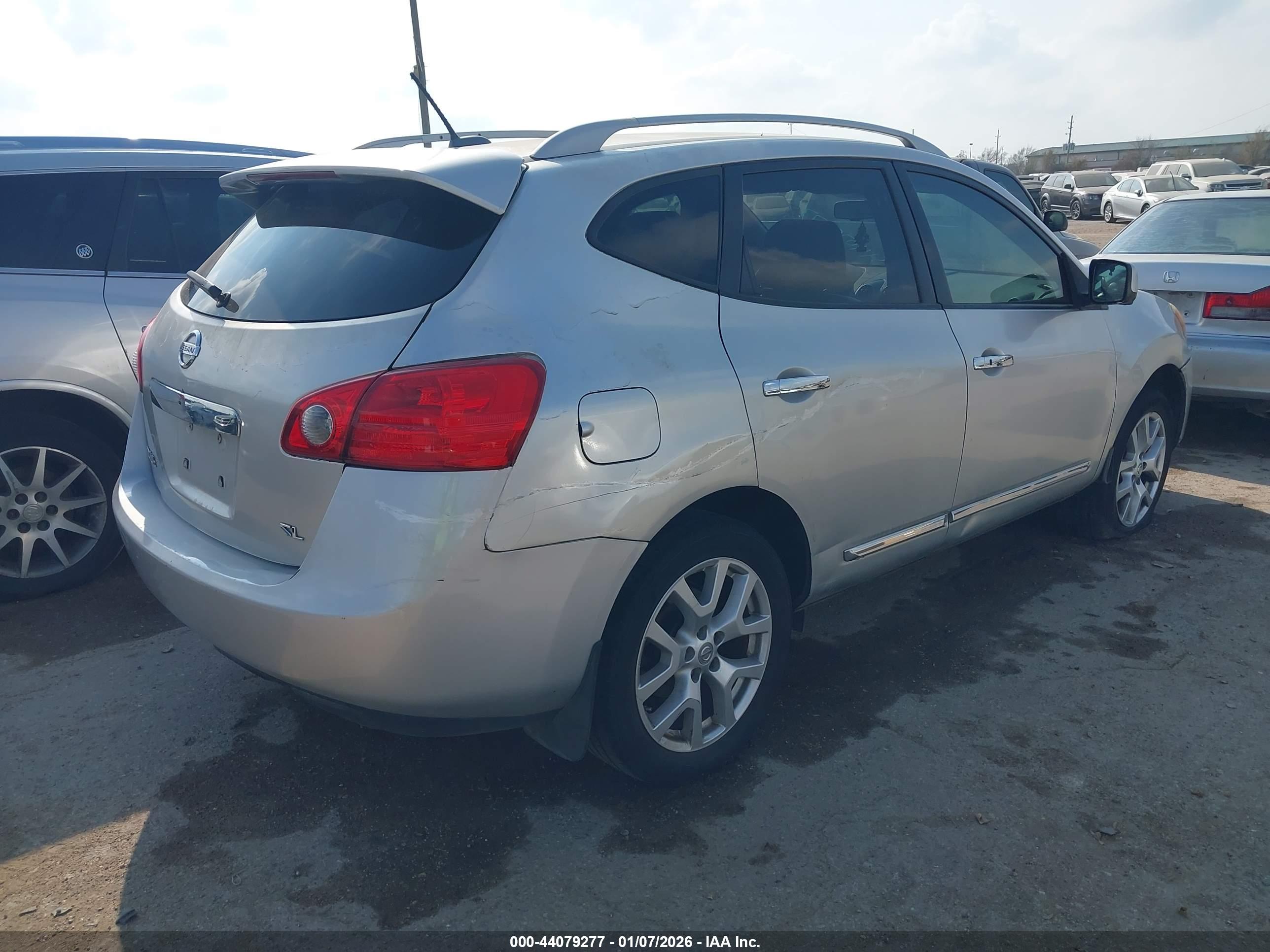 NISSAN ROGUE image 4