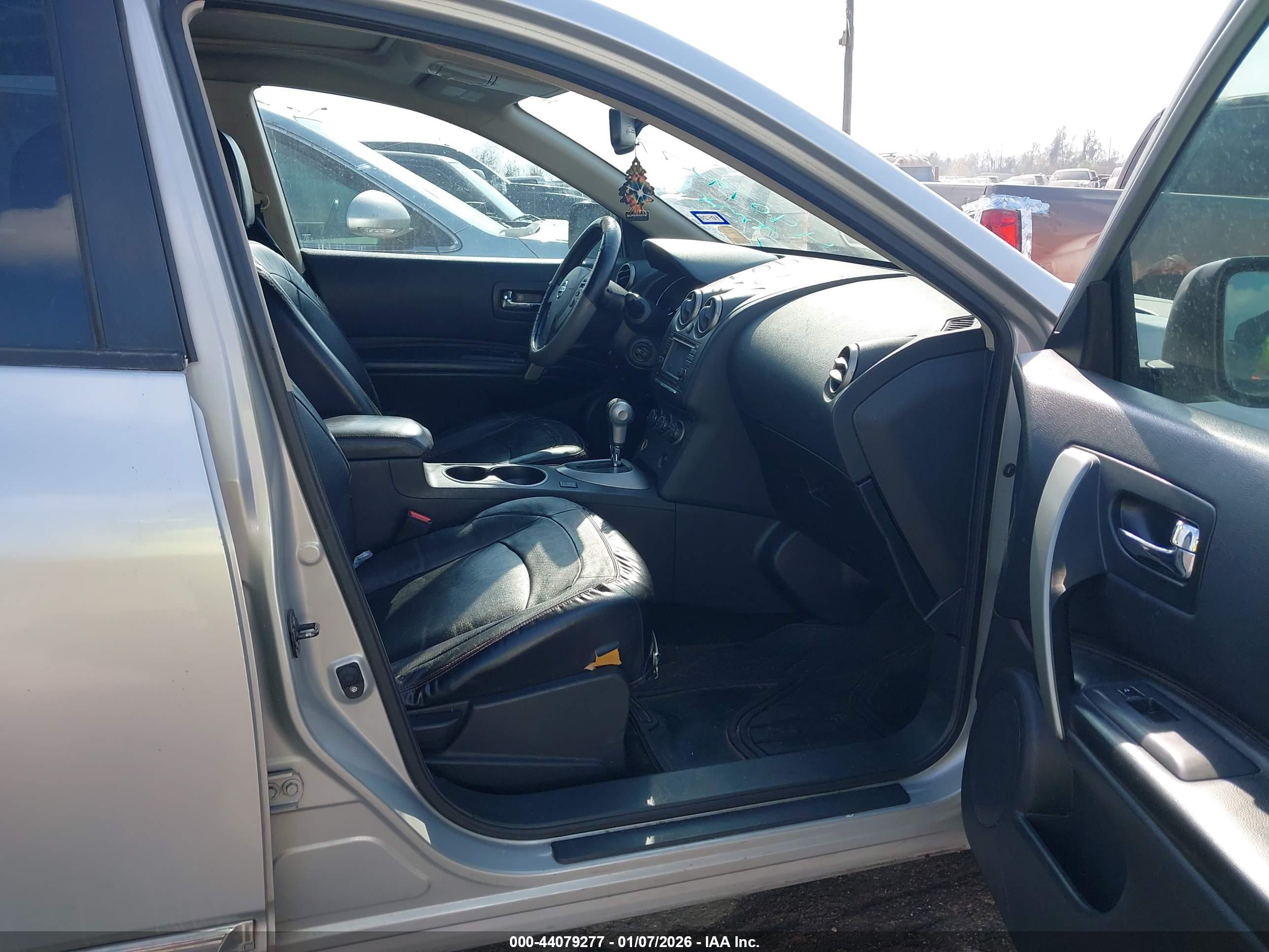 NISSAN ROGUE image 5