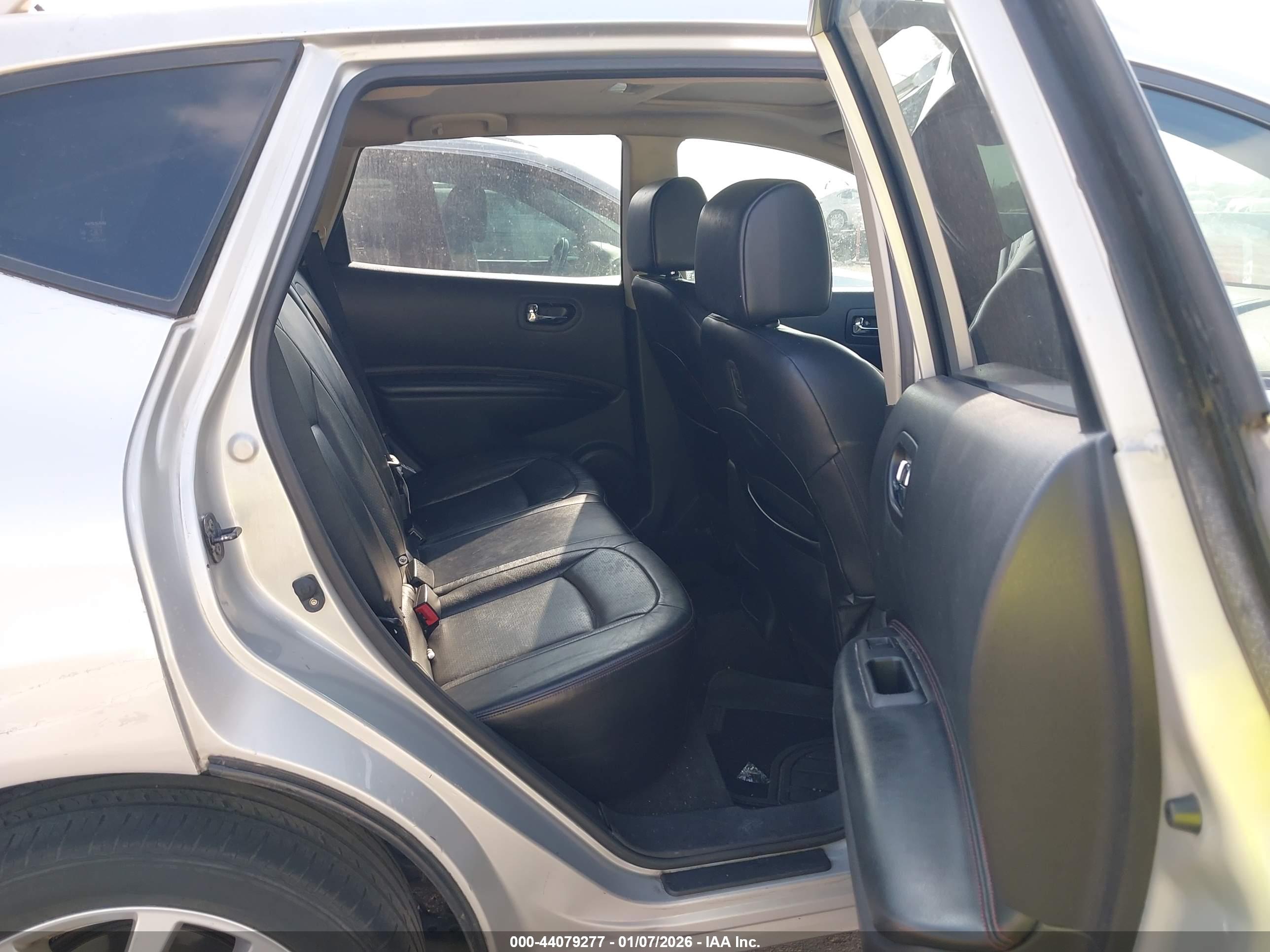 NISSAN ROGUE image 8