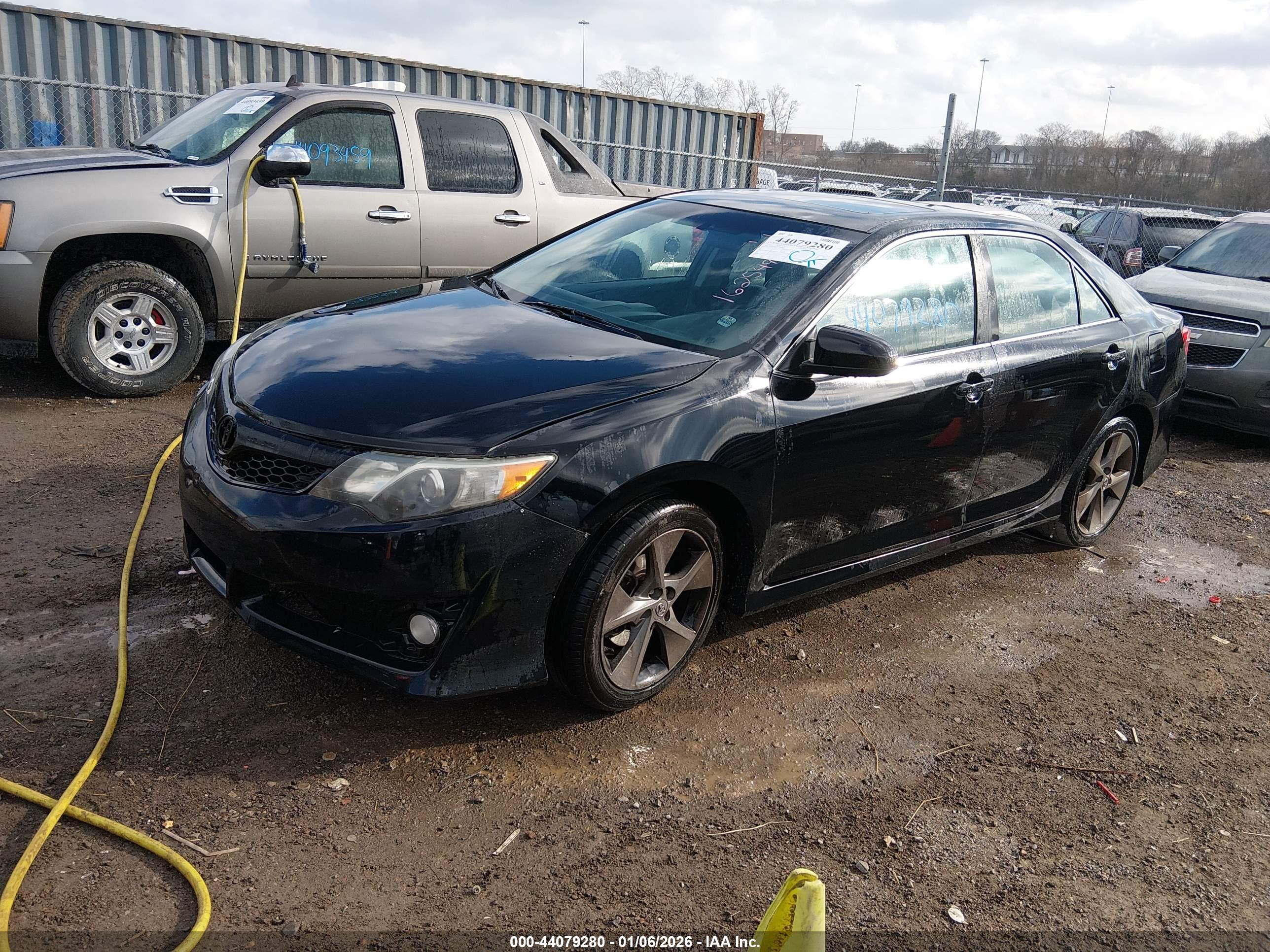TOYOTA CAMRY image 2