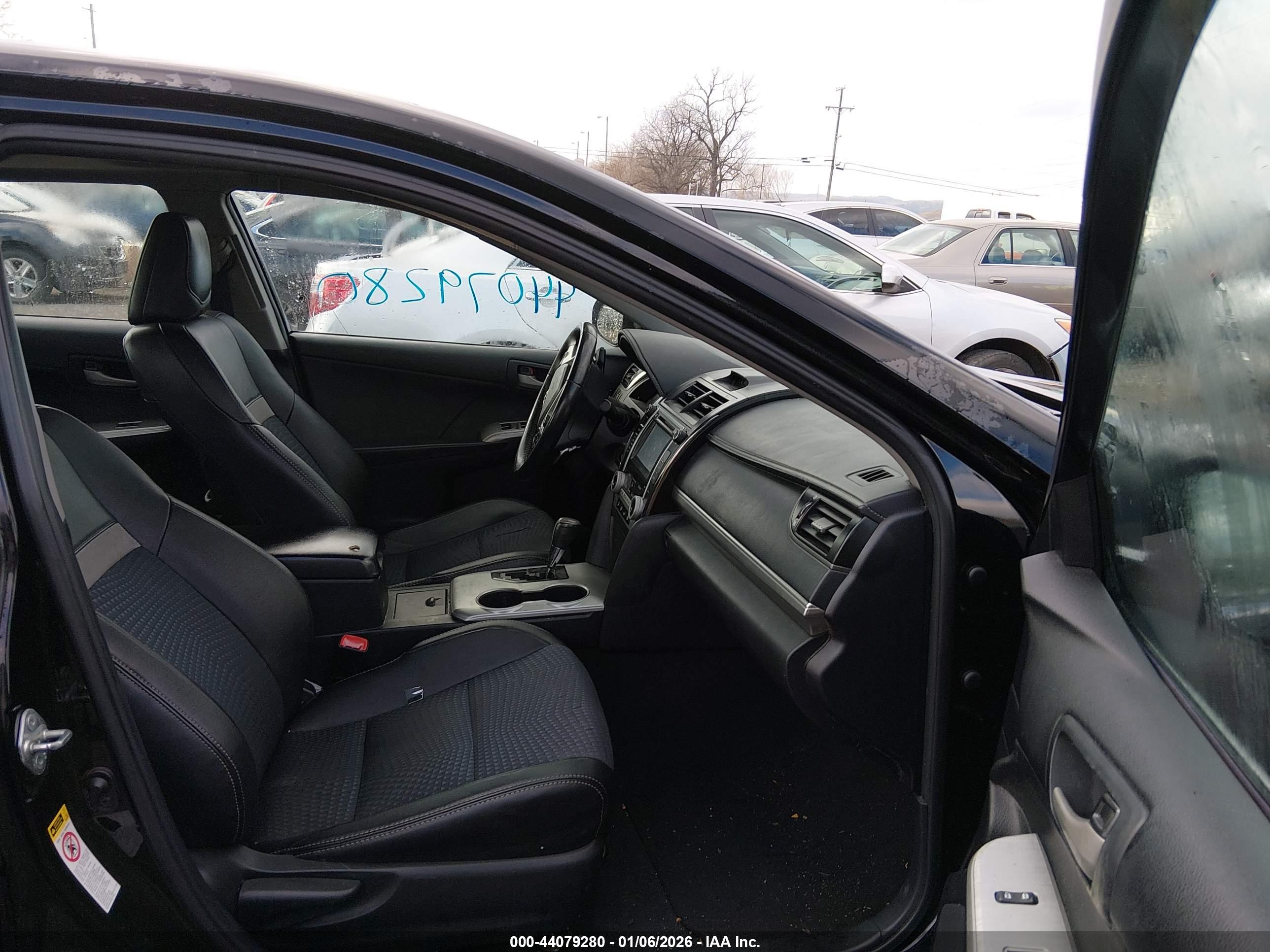 TOYOTA CAMRY image 5