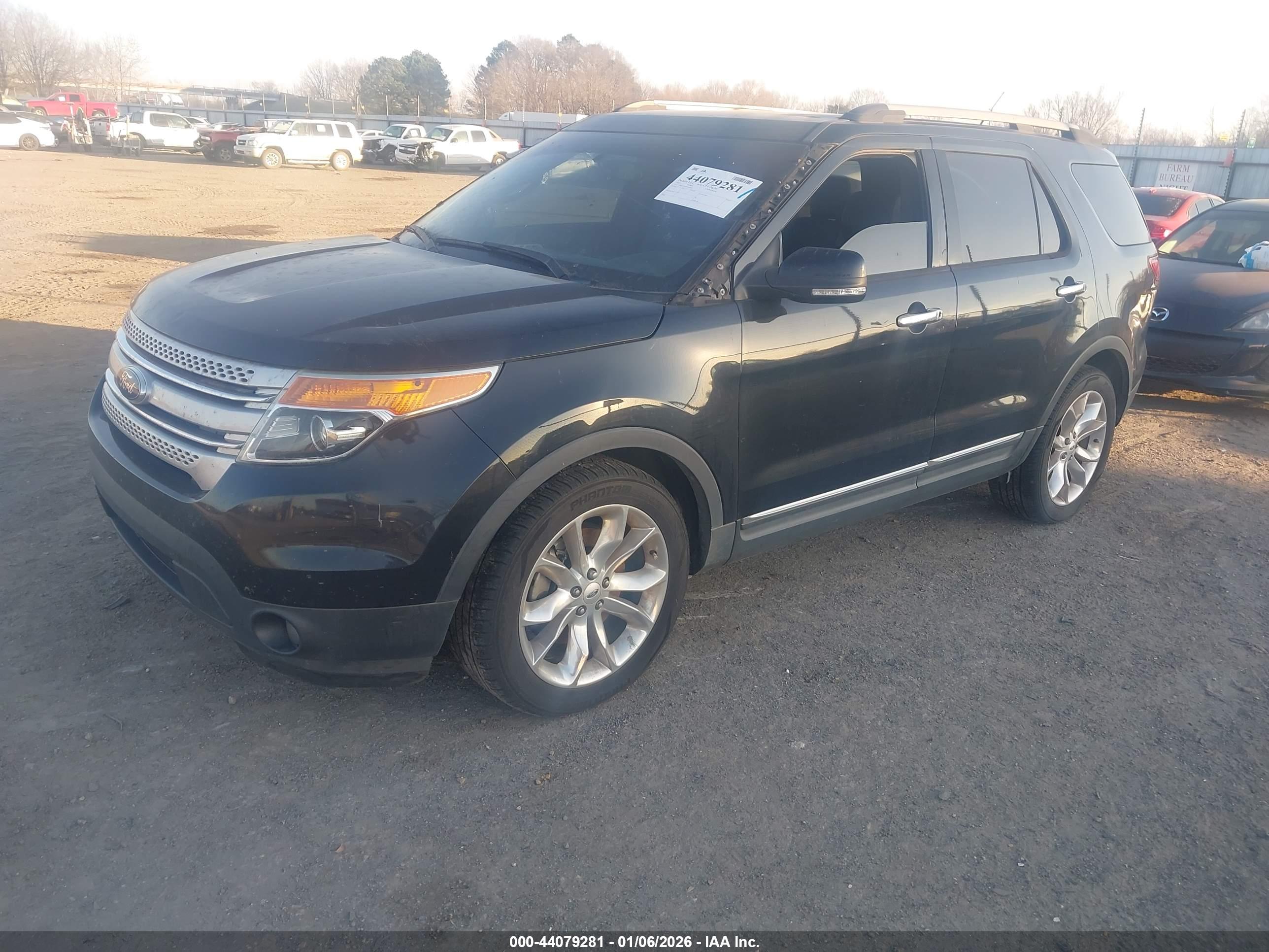 FORD EXPLORER image 2