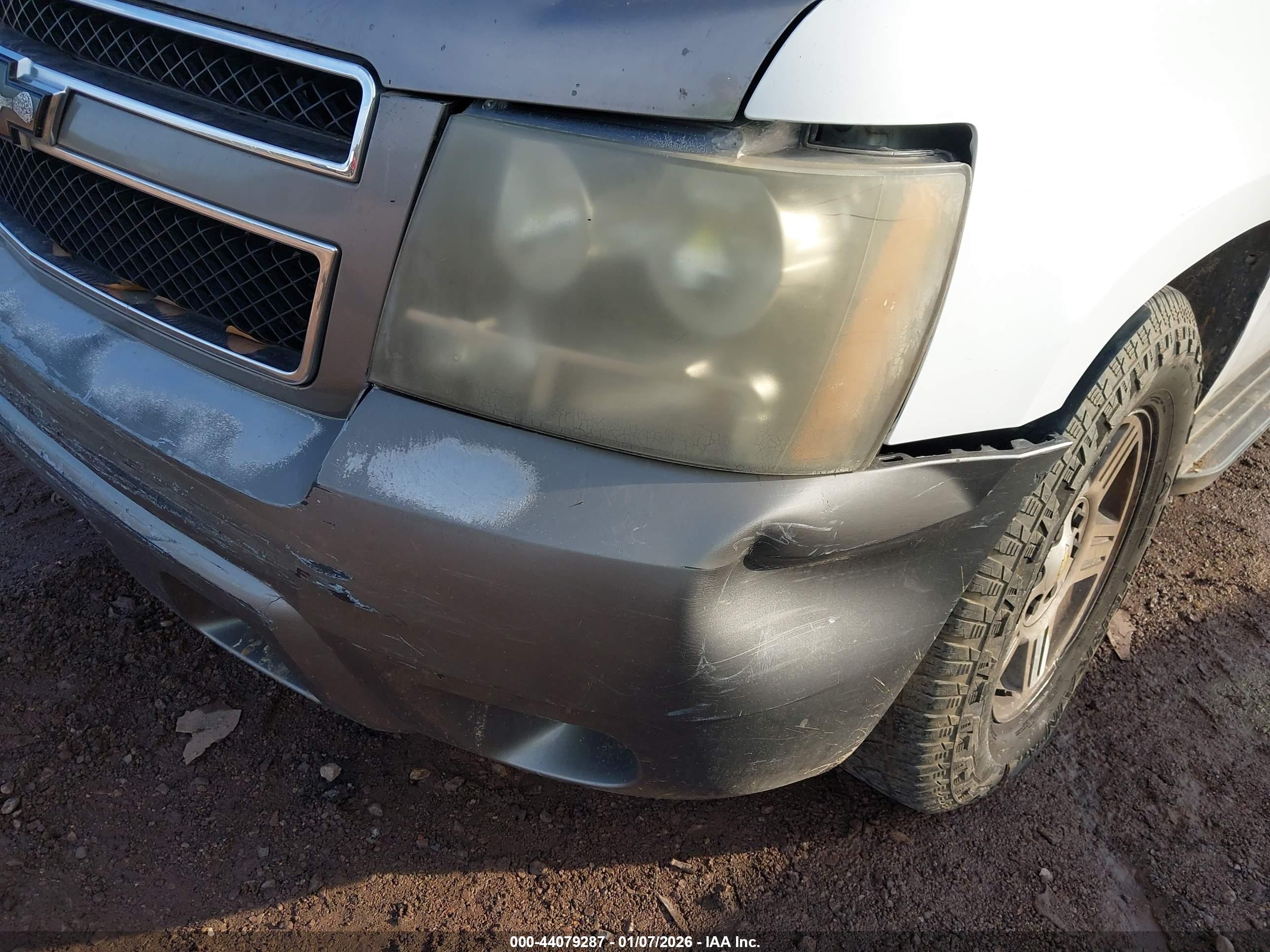 CHEVROLET SUBURBAN image 6