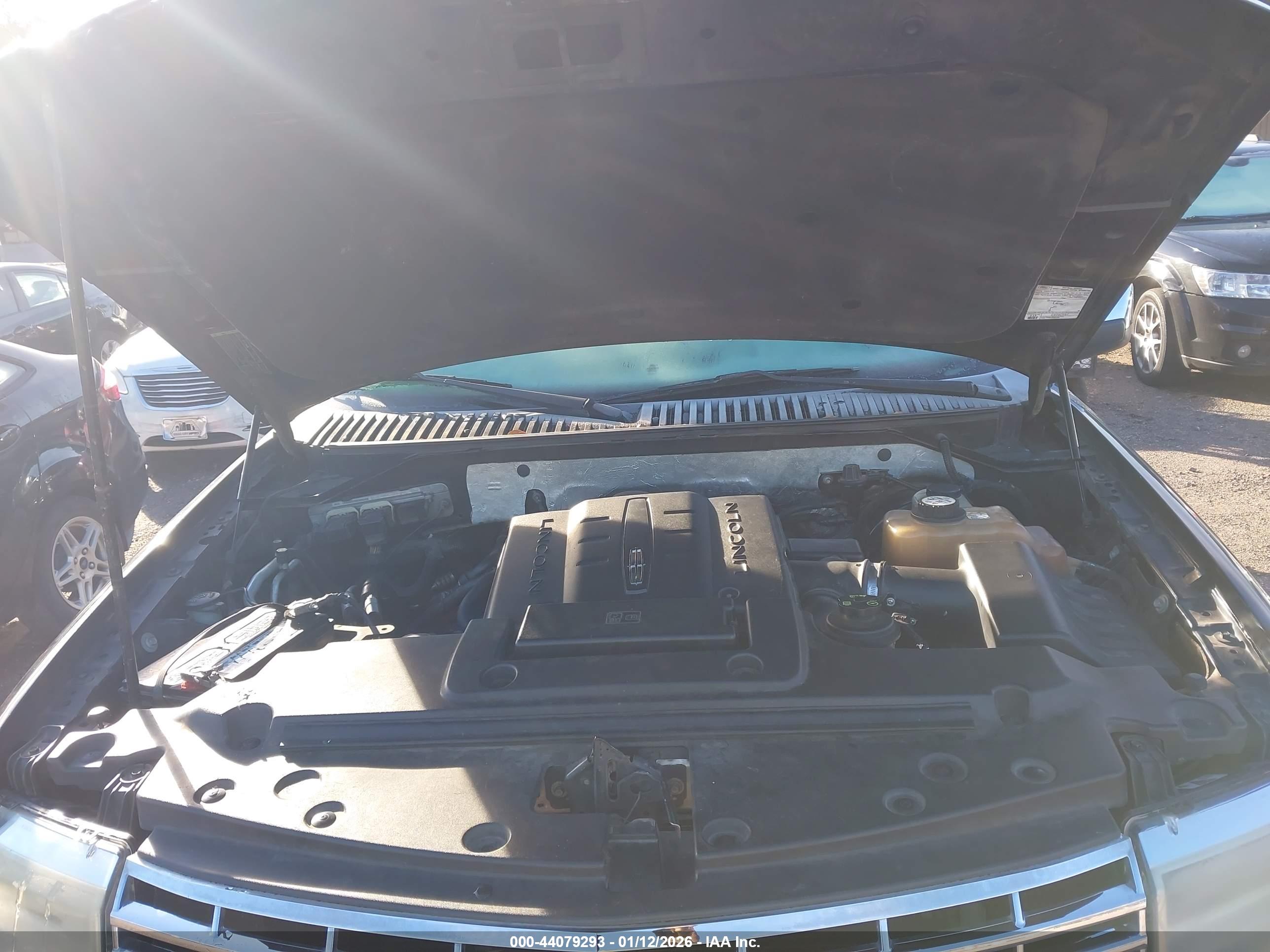 LINCOLN NAVIGATOR image 10