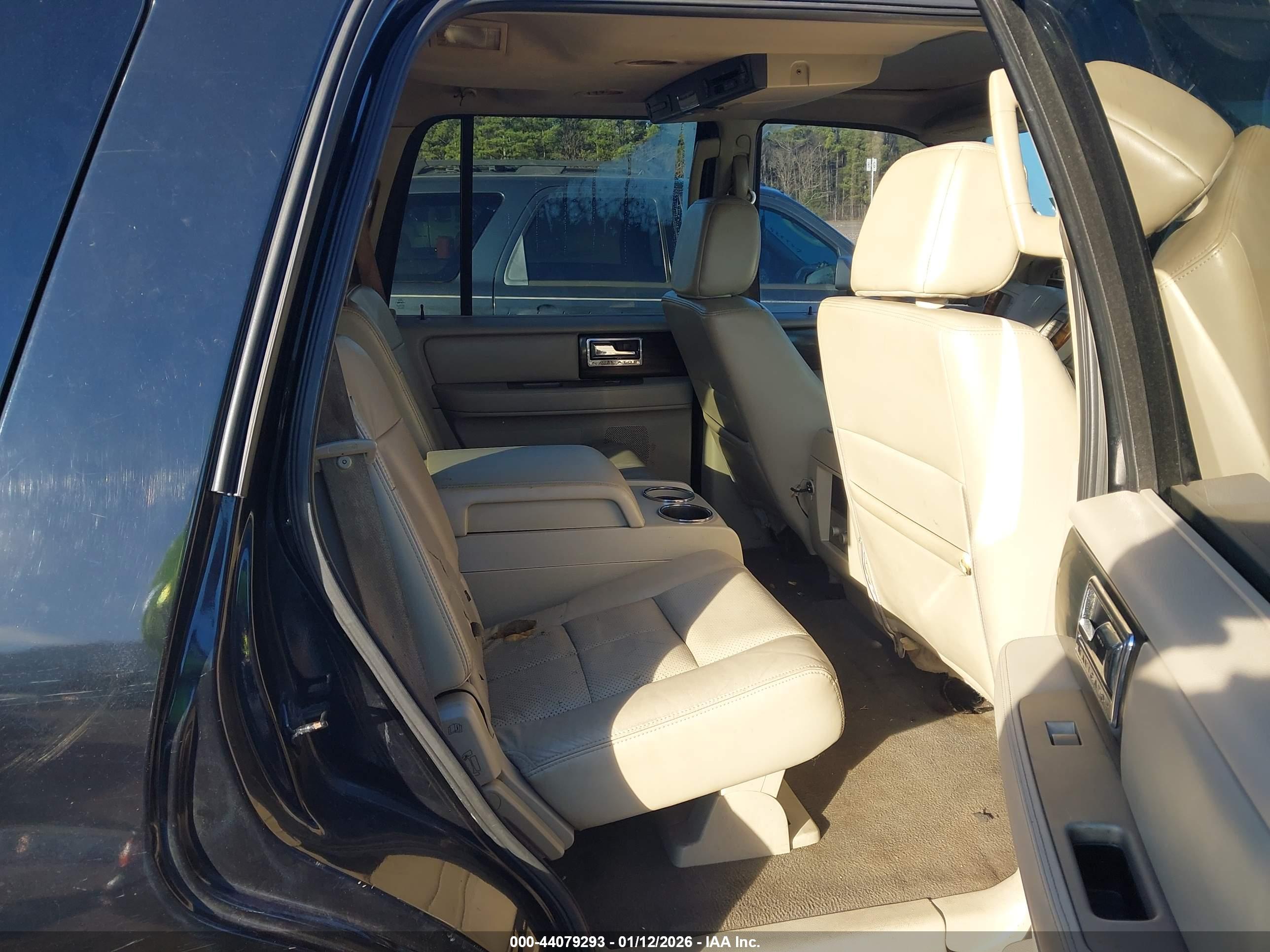 LINCOLN NAVIGATOR image 8