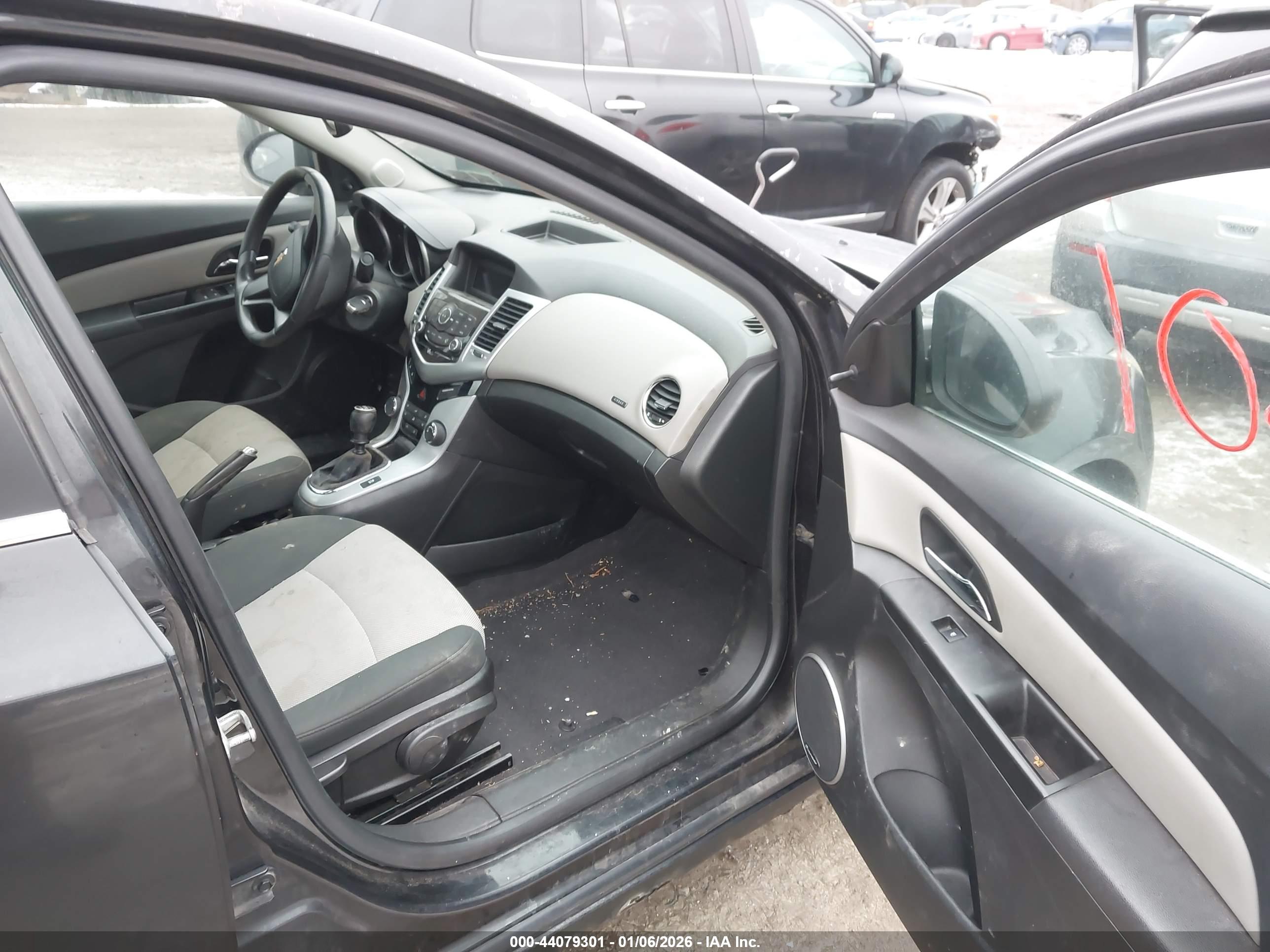 CHEVROLET CRUZE image 5