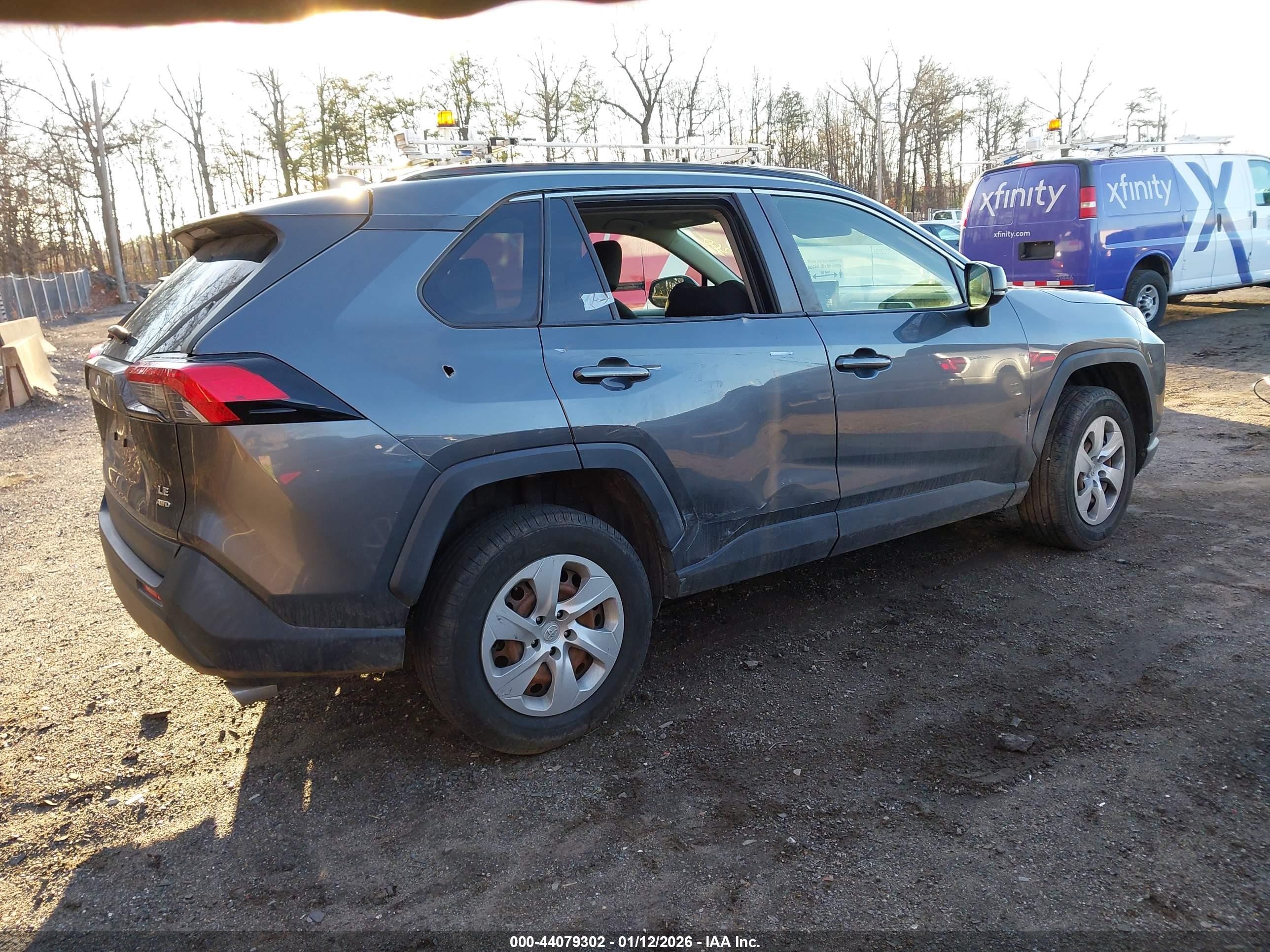TOYOTA RAV4 image 4