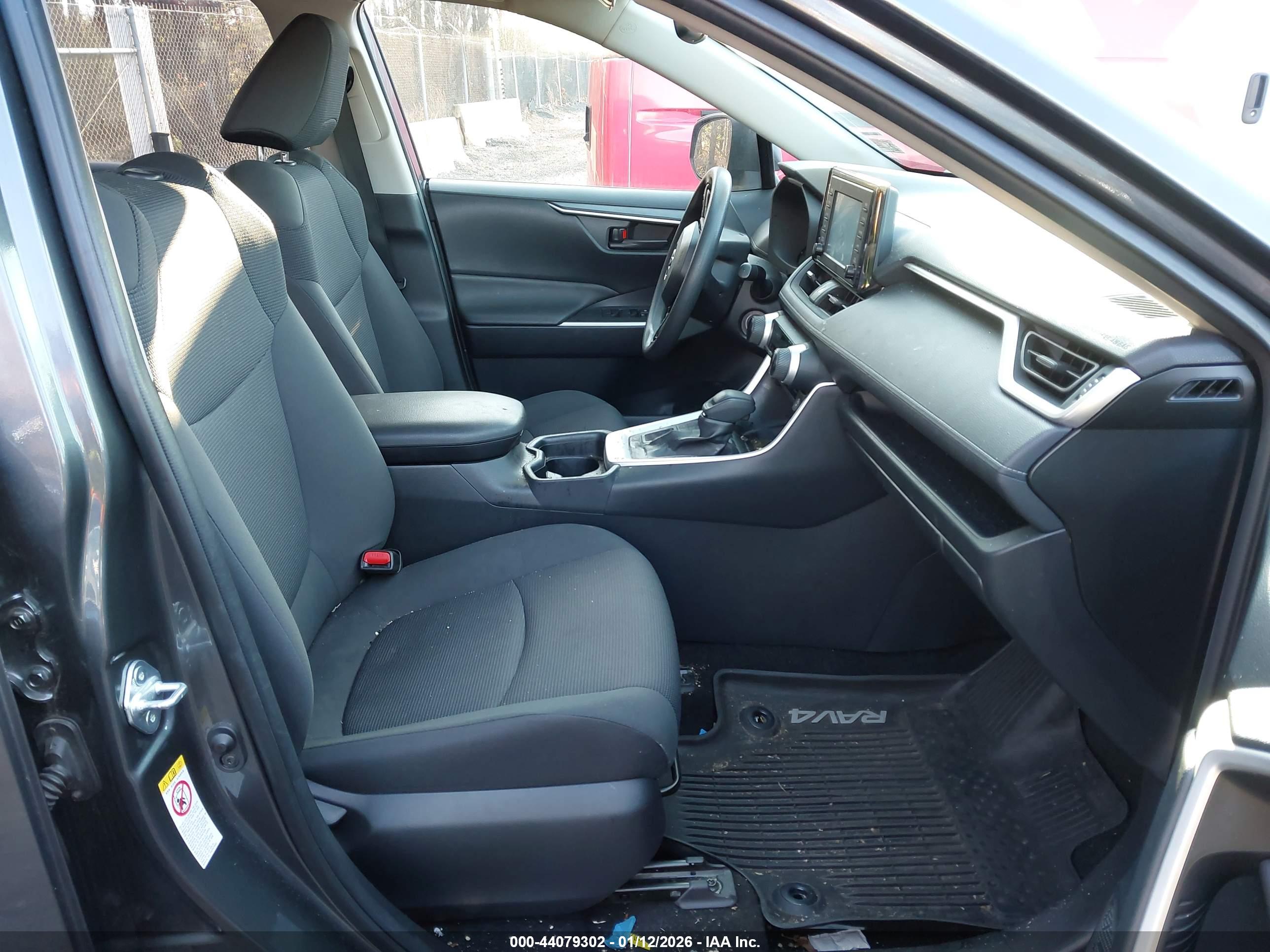 TOYOTA RAV4 image 5