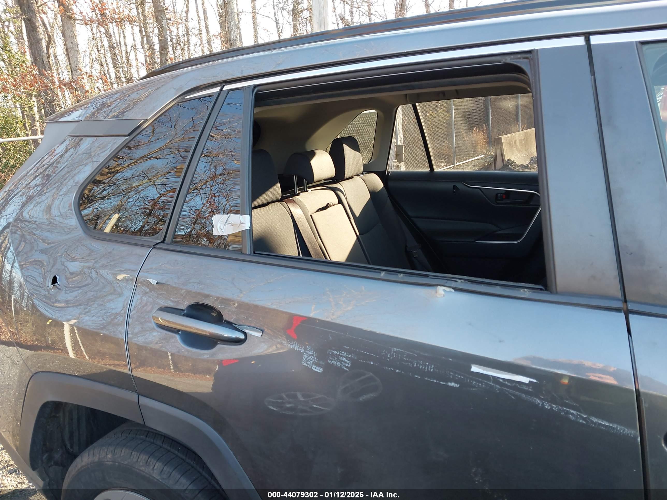 TOYOTA RAV4 image 6