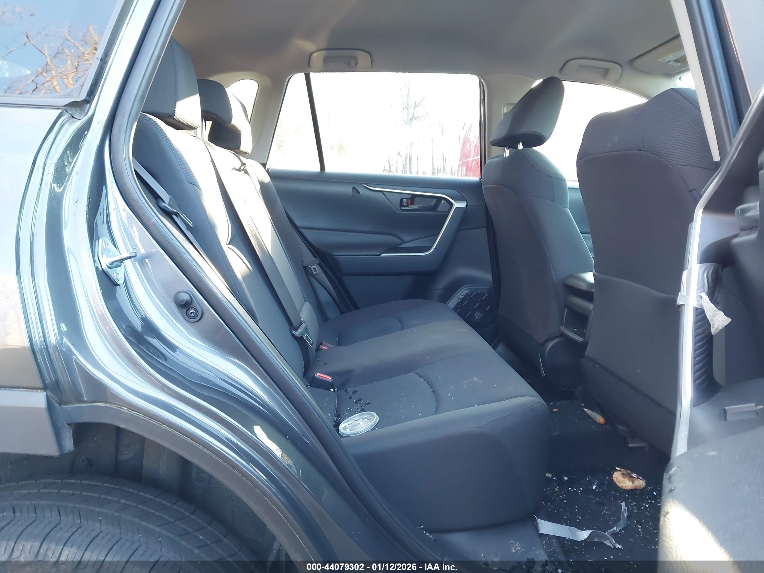 TOYOTA RAV4 image 8