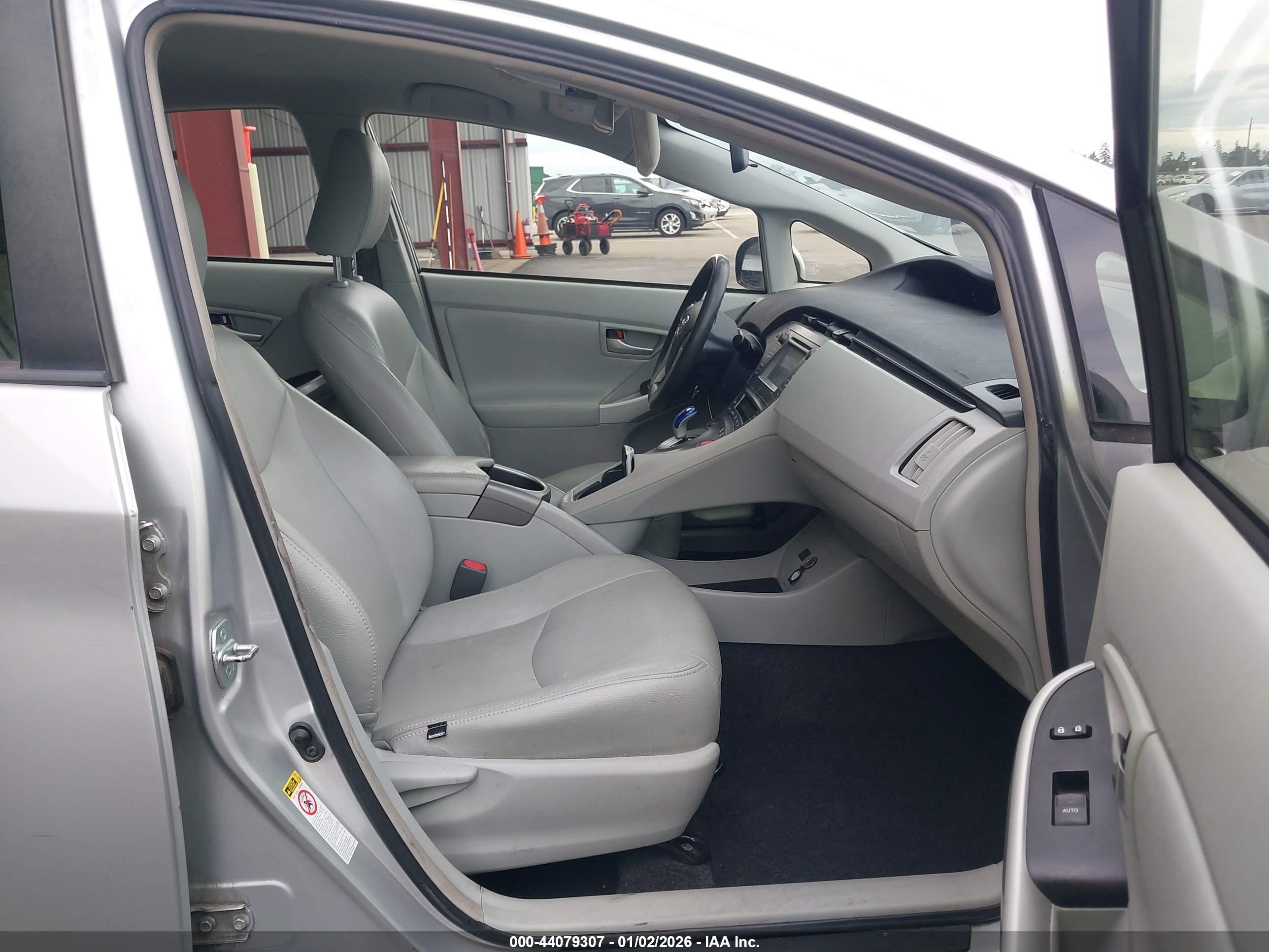 TOYOTA PRIUS image 5